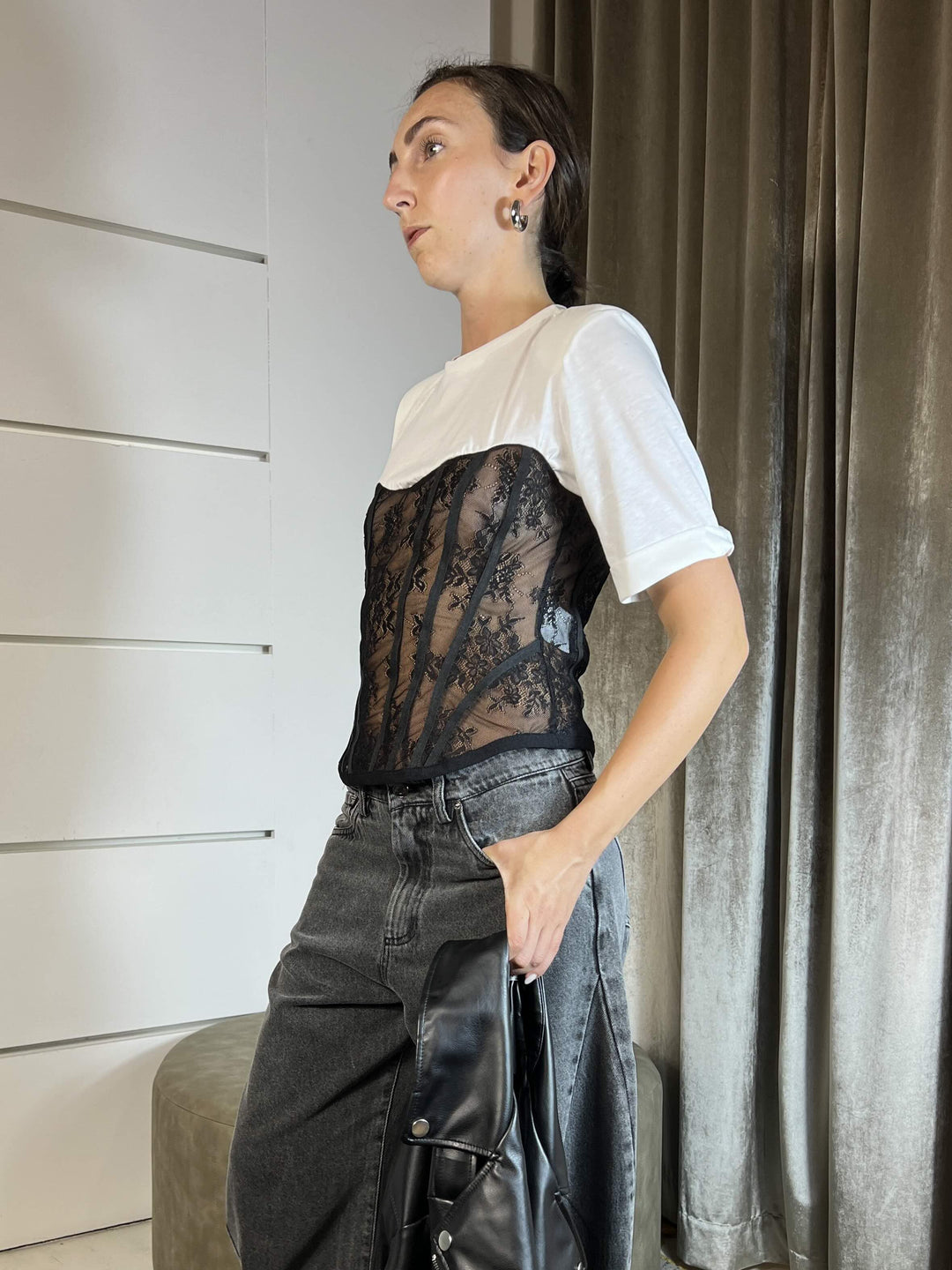 t-shirt bianca con corpetto in pizzo nero GH470NERO/PANNA TENSIONE IN