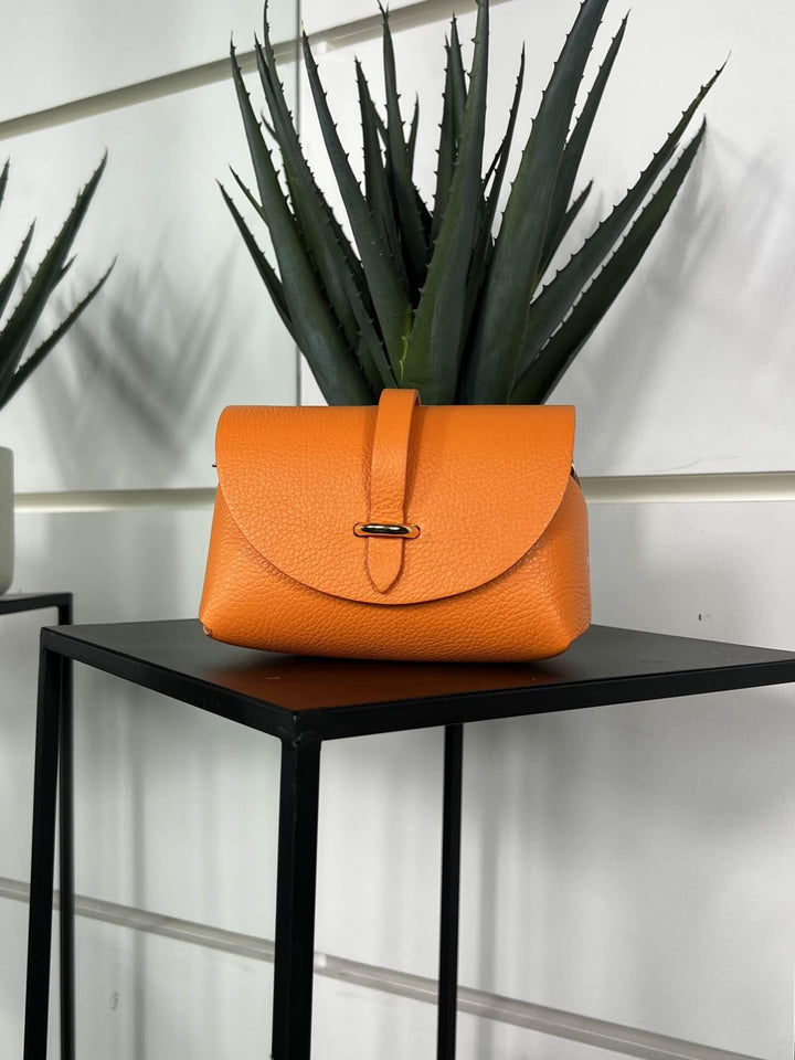 borsa arancio  in vera pelle con tracolla a catena 5363ARANCIO FEMME CAFE SELECTION