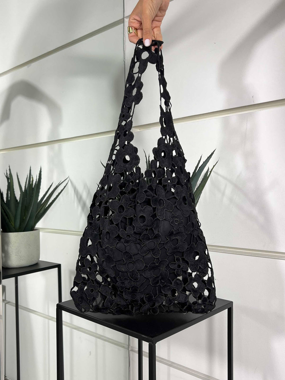 borsa a spalla con fiori nera FF27386BLACK FEMME CAFE SELECTION