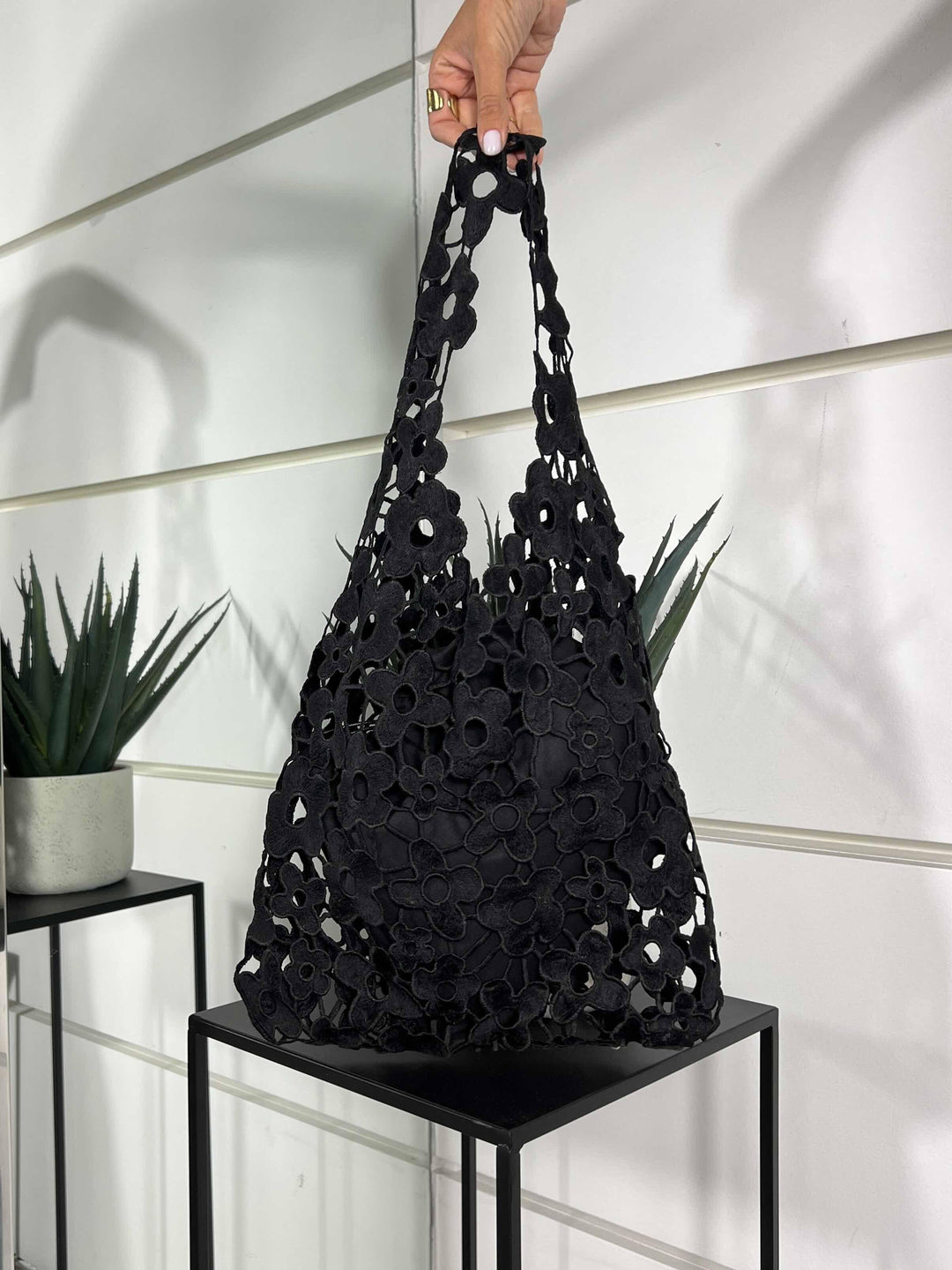 borsa a spalla con fiori nera FF27386BLACK FEMME CAFE SELECTION