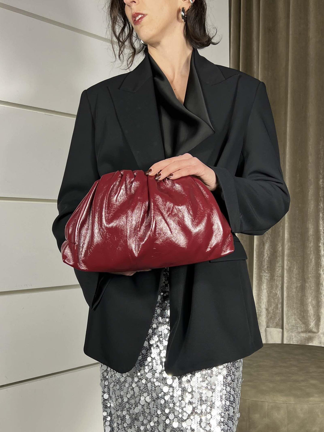 borsa clutch in pelle formato medio conchiglia lucido bordeaux 6124BORDEAUX FEMME CAFE SELECTION