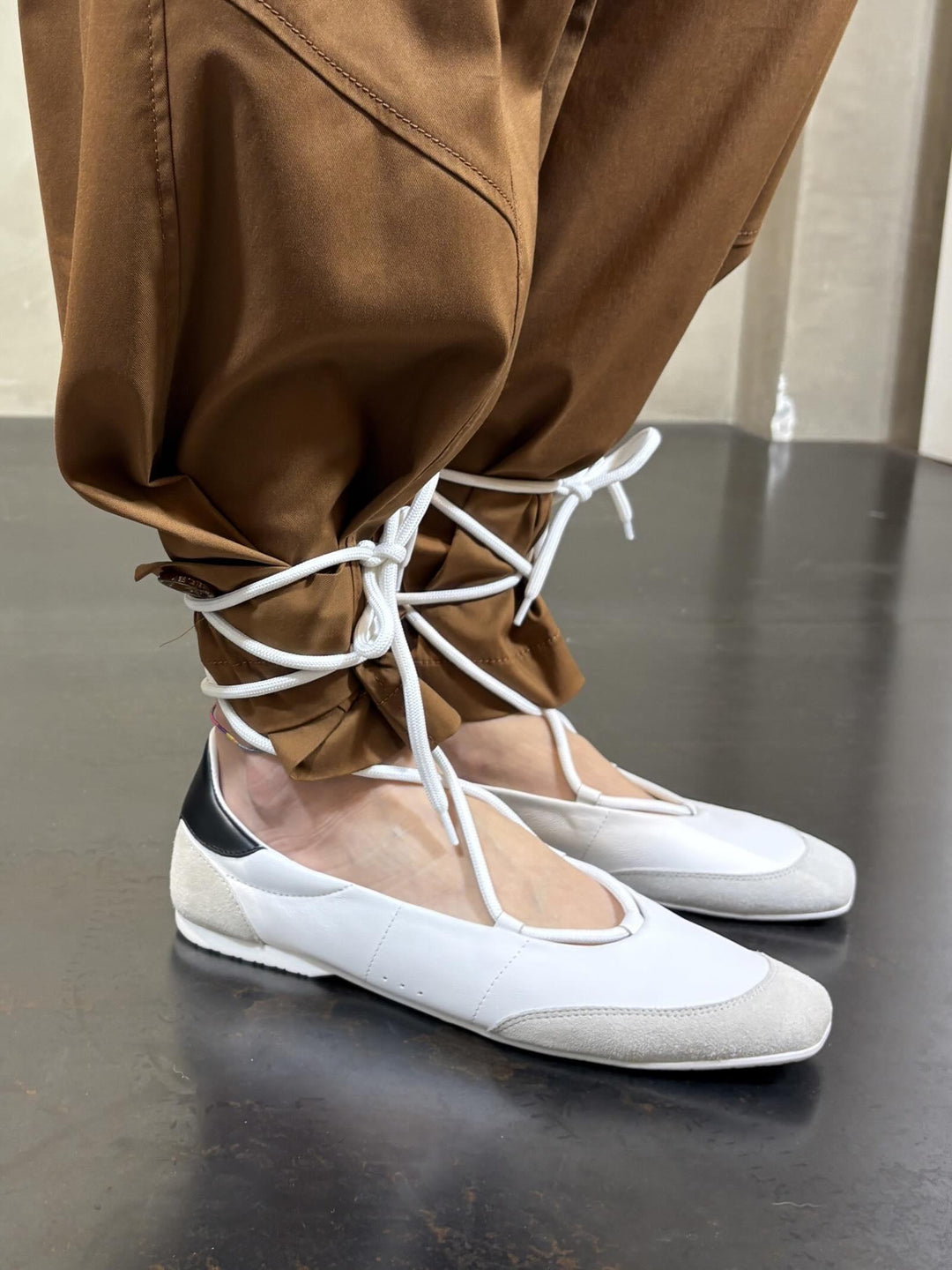ballerine bianche e nere con lacci alla caviglia 8Z0123L150W101 PATRIZIA PEPE PREVIEW