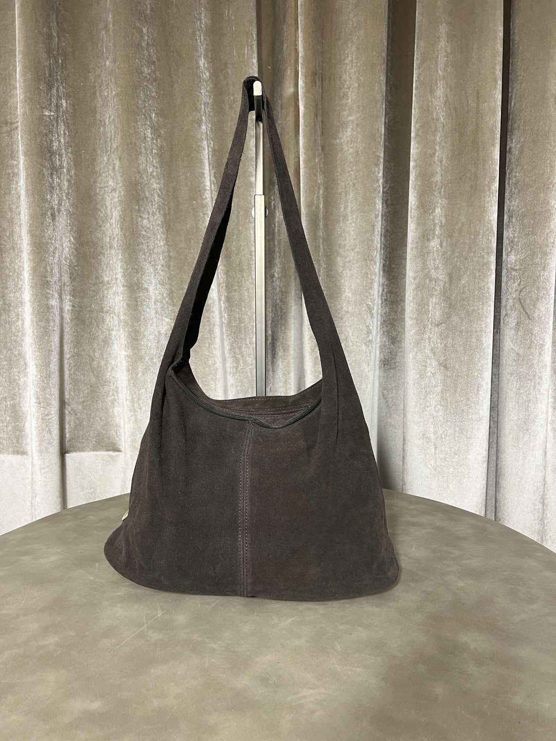 borsa in camoscio con borchie chiusura con zip moro 268428MORO FEMME CAFE SELECTION