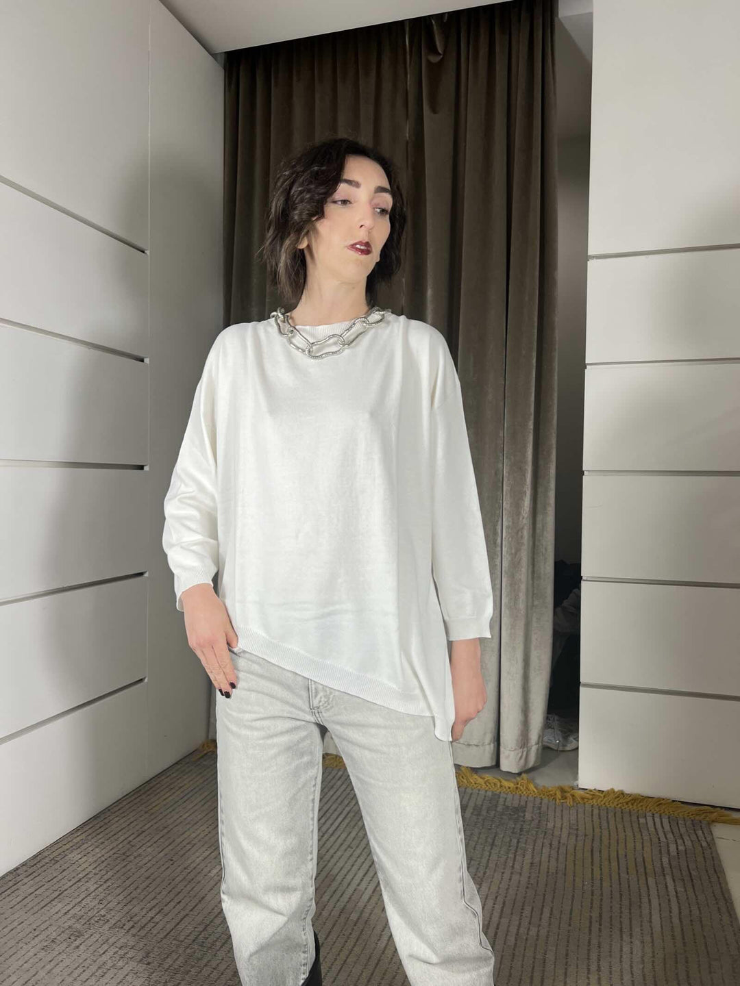 Maglia in cotone ecru asimmetrica con scollo a barchetta  61154ECRU SUSY MIX