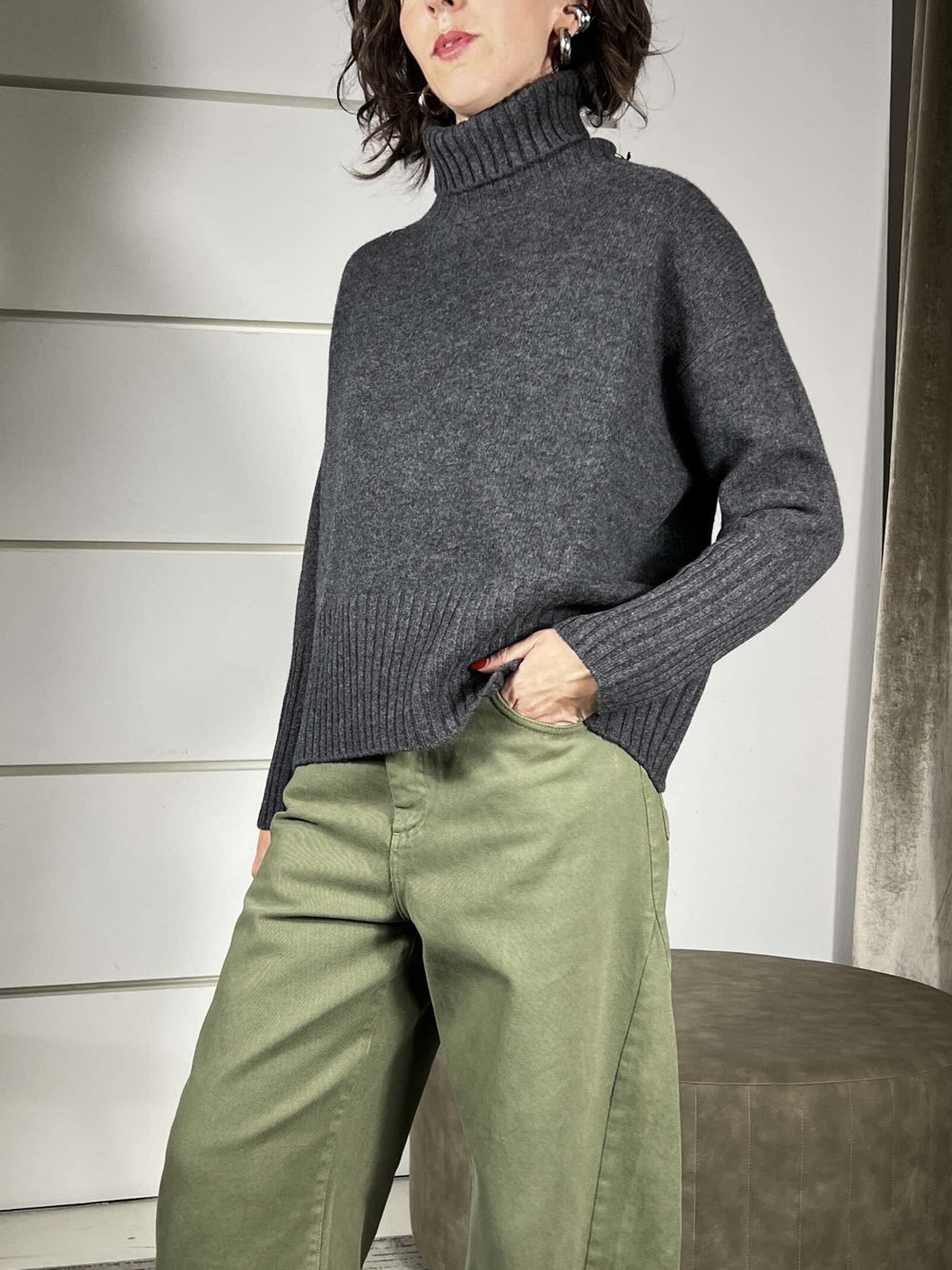 maglione collo alto con coste 100%lana catrame WL938-7AI25CATRAME TENSIONE IN