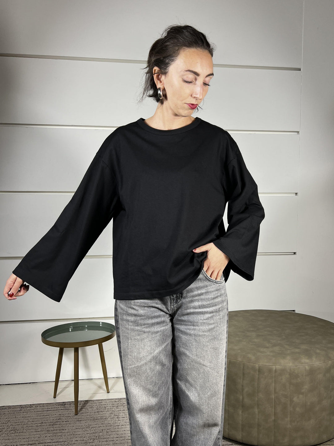 t-shirt girocollo con manica lunga ampia nera UF0169NERO VICOLO