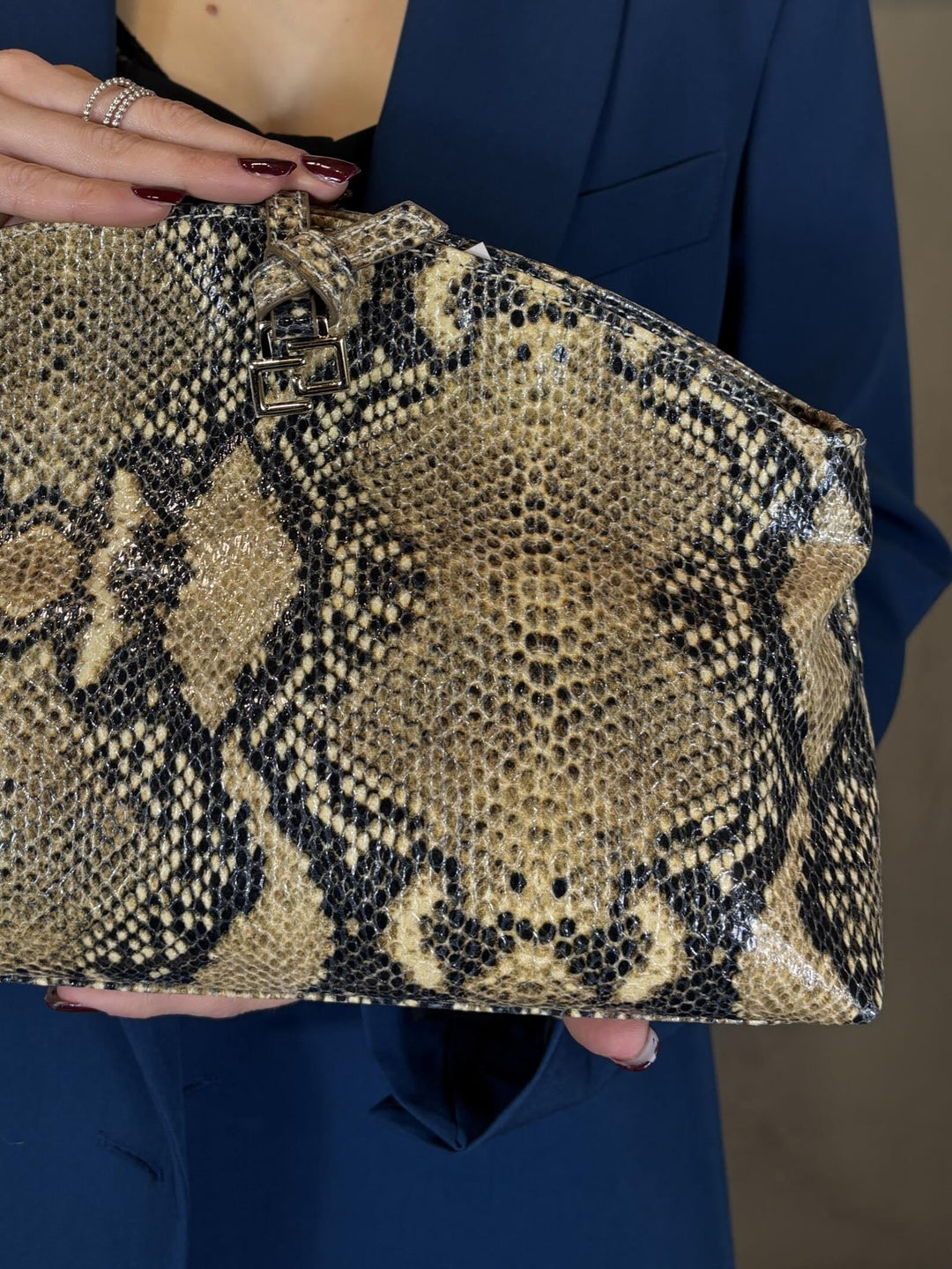 borsa clutch in ecopitone nera e tortora XIRA8404 CARLA G. ACCESSORI