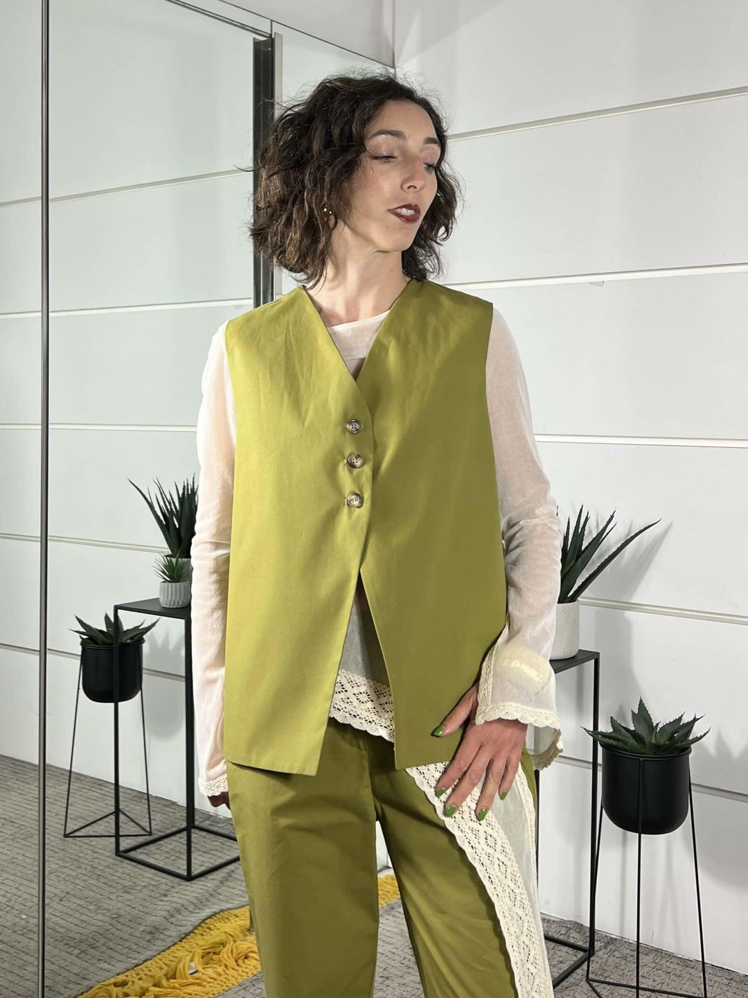 gilet con spacco davanti in cotone olio TAB2054OLIO 25 VICOLO