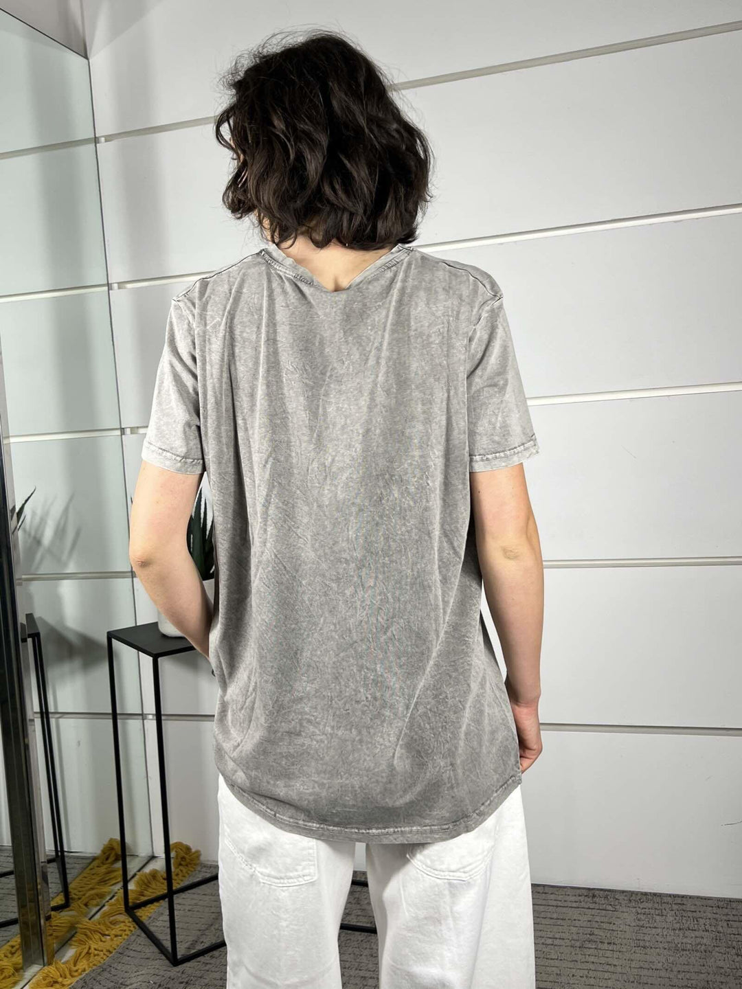 t-shirt grigia girocollo con scritta I need a holiday after this holiday WTS26SGI35GRIGIO TWO WAY