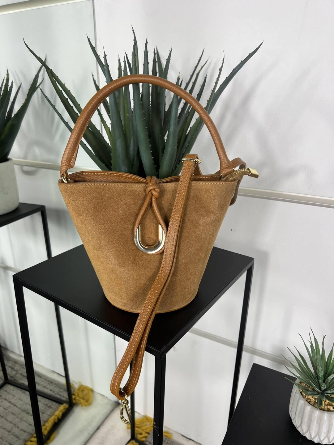 borsa secchiello in camoscio, chiusura con zip, tracolla in pelle regolabile, tasca a parete con zip vera pelle 697CAMOSCIO FEMME CAFE SELECTION