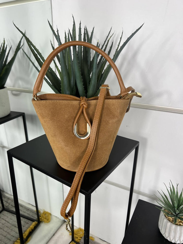 borsa secchiello in camoscio, chiusura con zip, tracolla in pelle regolabile, tasca a parete con zip vera pelle 697CAMOSCIO FEMME CAFE SELECTION