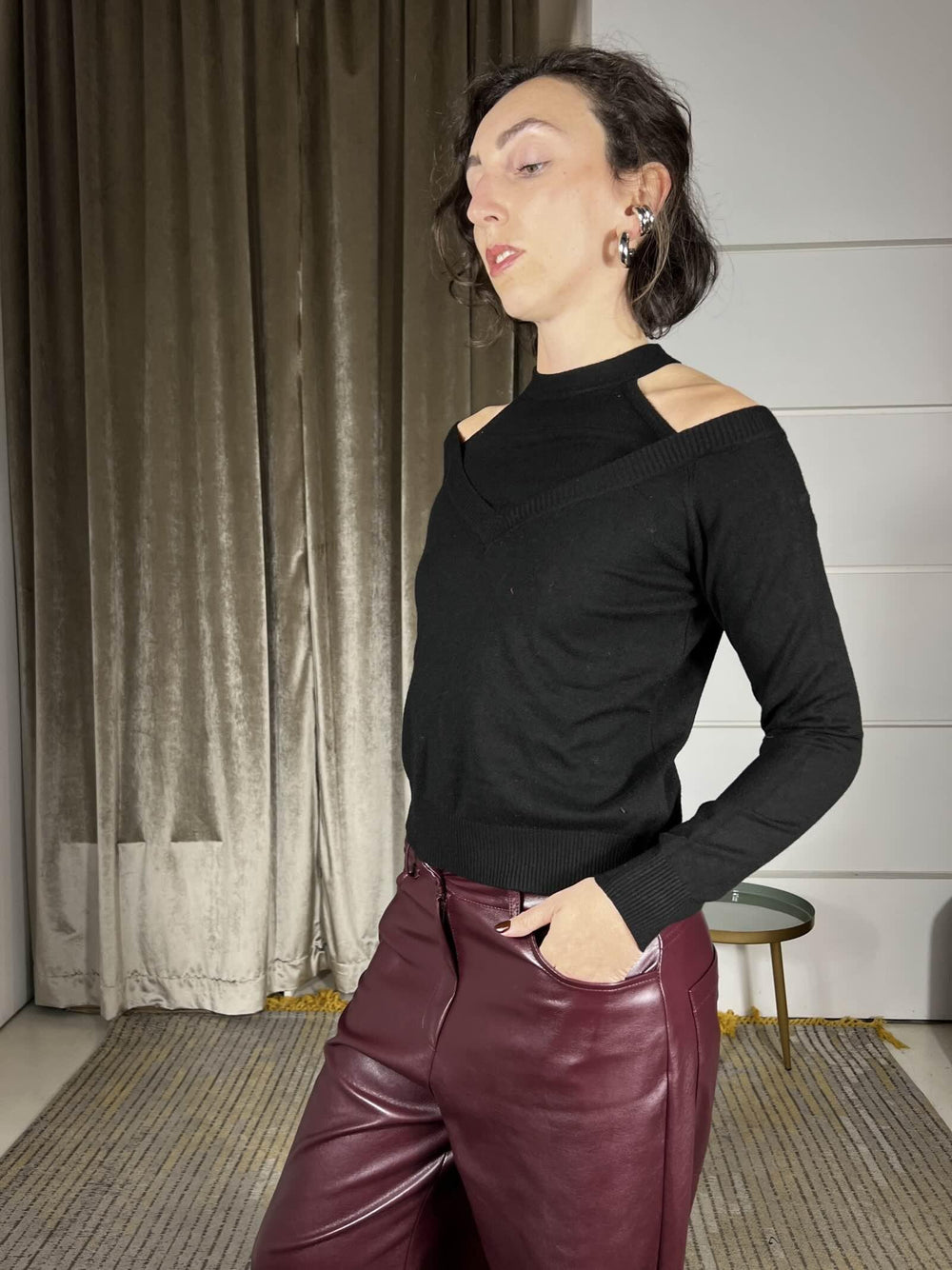 maglia con cut-out e dettaglio a v nera 250910NERO SUSY MIX