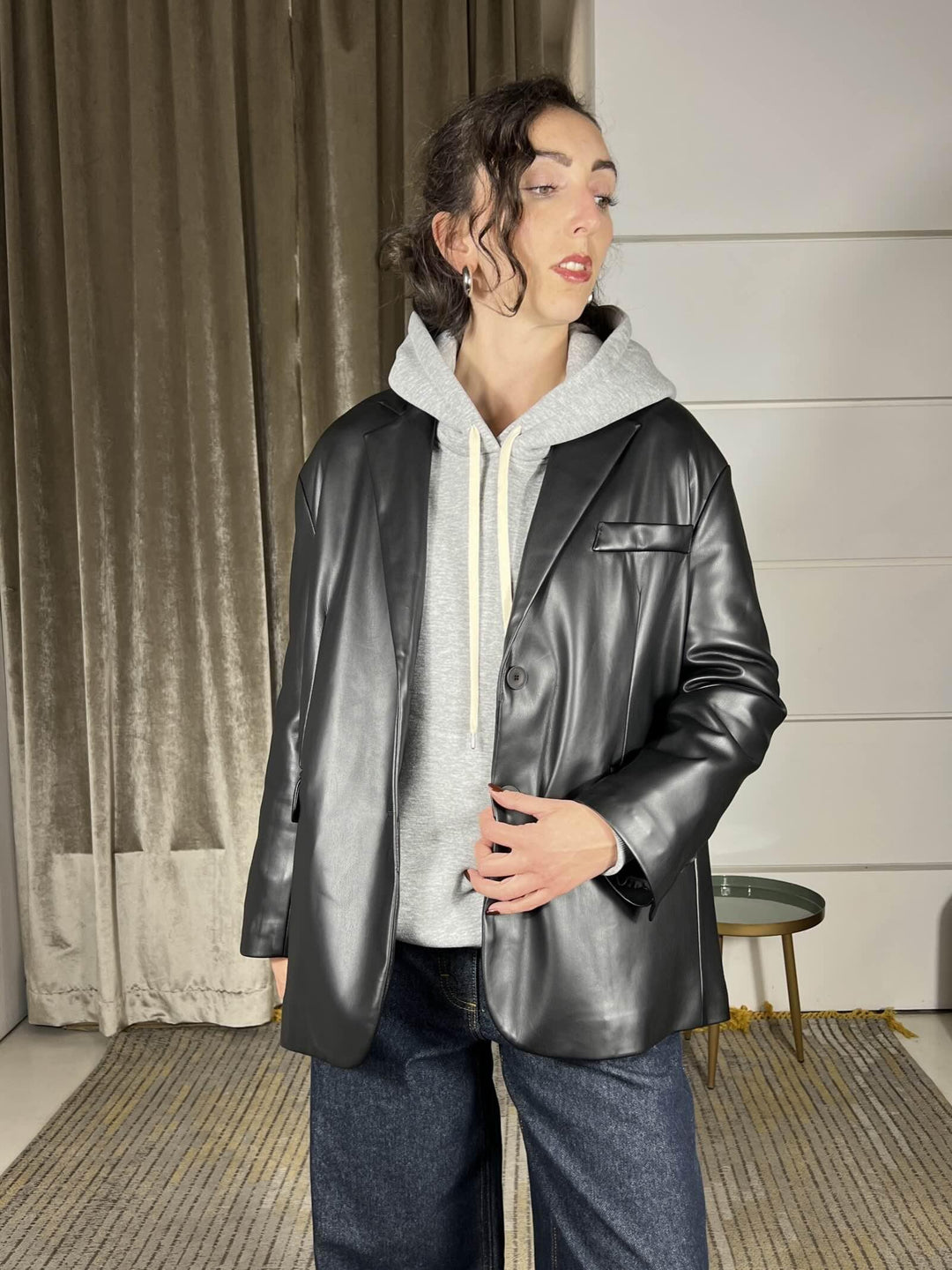 giacca over in ecopelle con spacchi nera 26B1053NERO TENSIONE IN