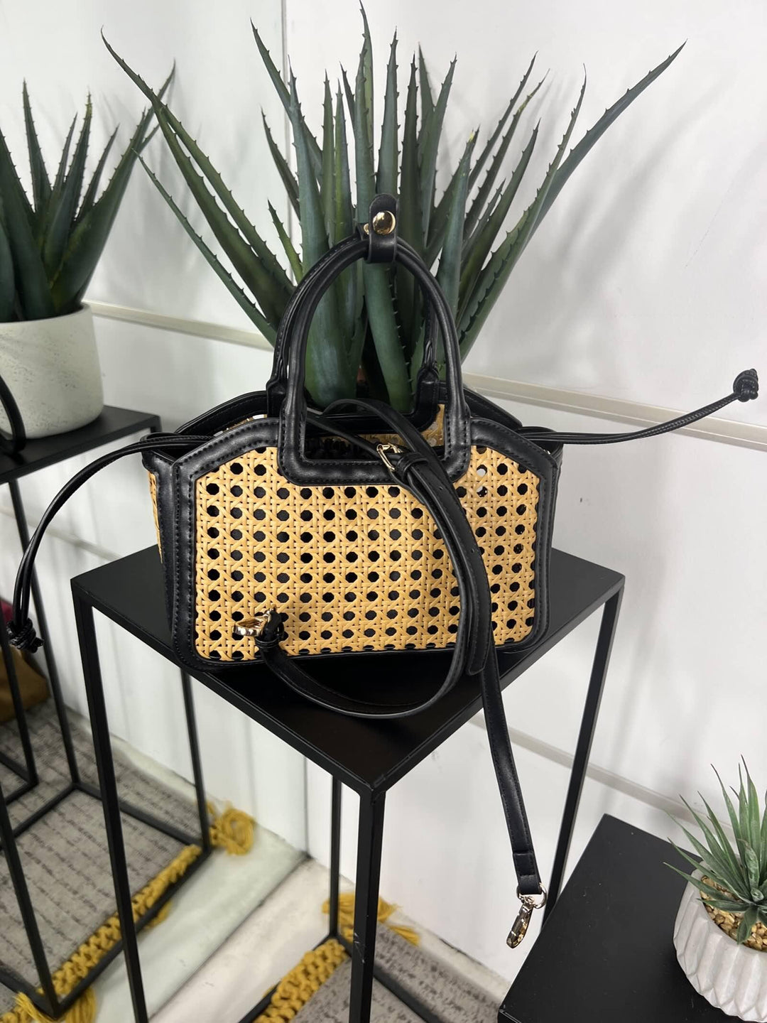 borsa a intreccio con inserti in ecopelle nera e tracolla FF27482BLACK FEMME CAFE SELECTION