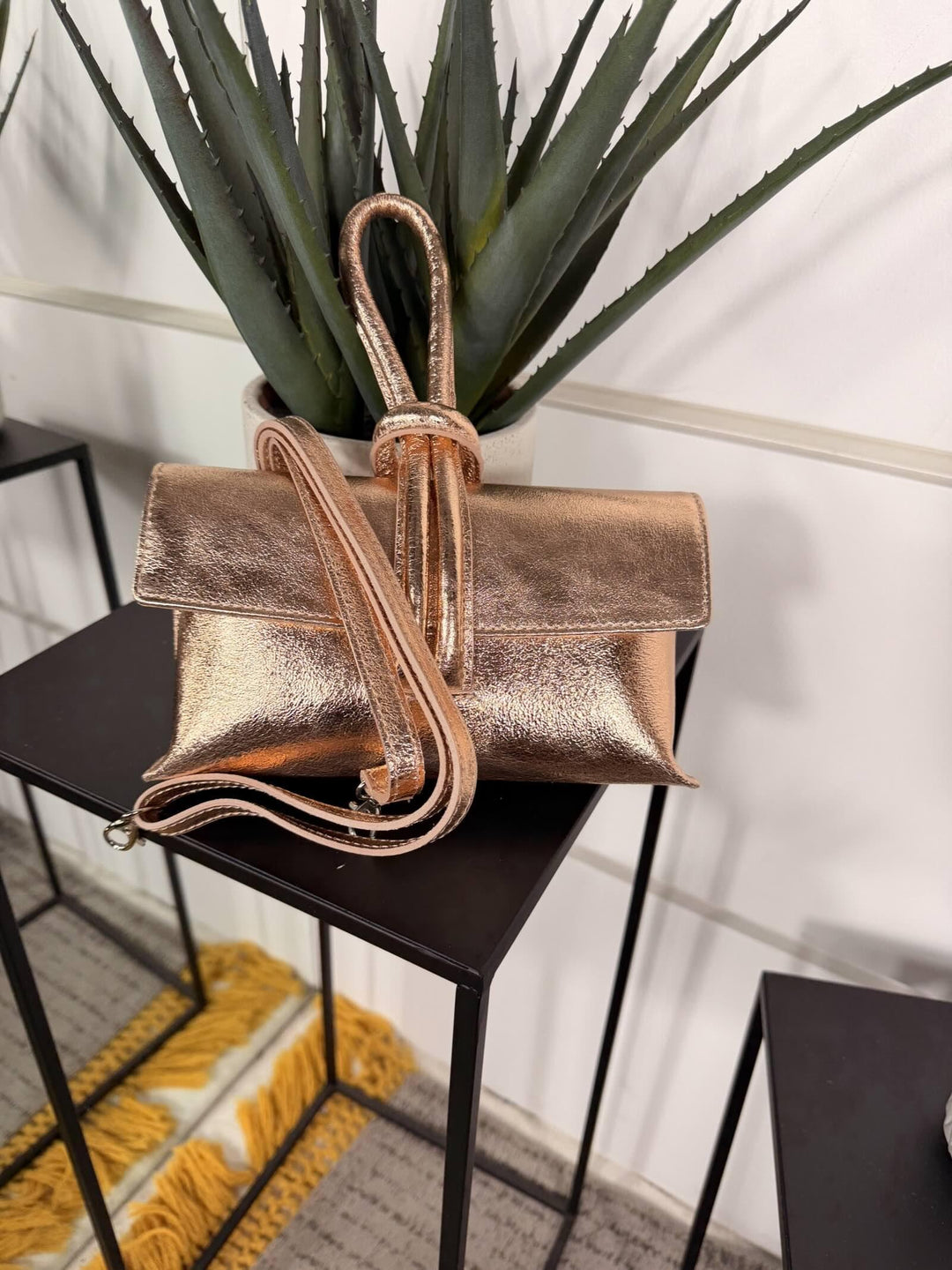borsa in pelle con nodo e con tracolla regolabile oro rosa DO-B0131ORO ROSA FEMME CAFE SELECTION