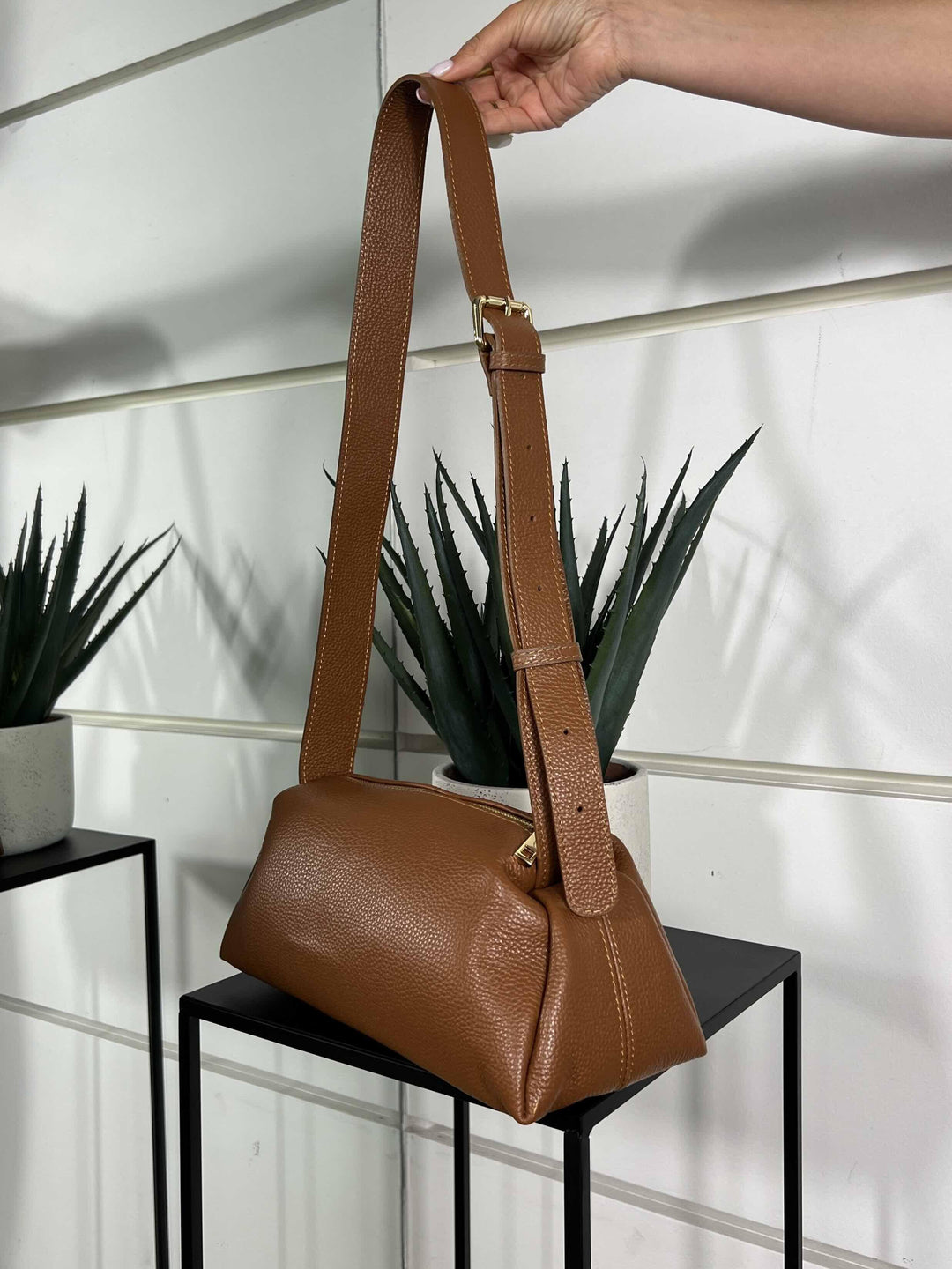 borsa cuoio scuro  in pelle con tracolla regolavile DO-B0163CUOIO SCURO FEMME CAFE SELECTION