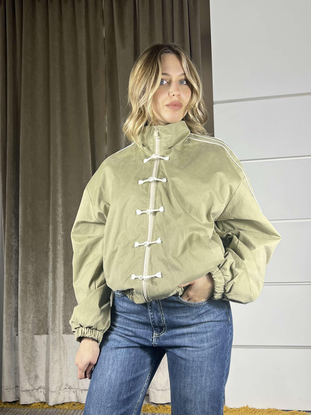 felpa verde salvia chinese style con chiusura con alamari PE260072SALVIA TENSIONE IN