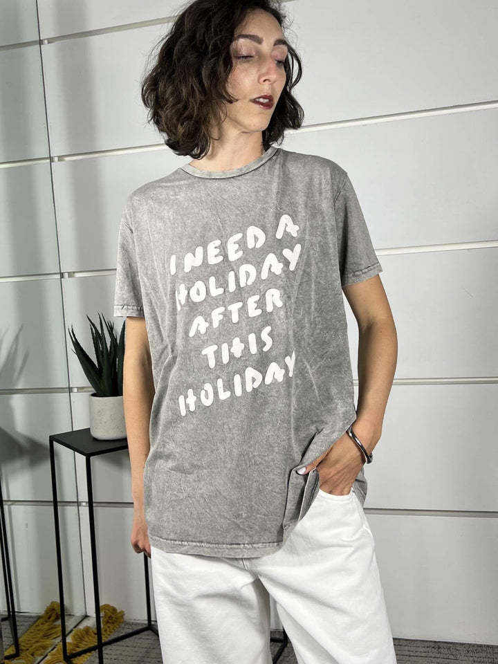 t-shirt grigia girocollo con scritta I need a holiday after this holiday WTS26SGI35GRIGIO TWO WAY