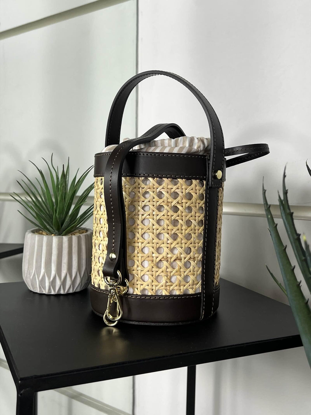 borsa secchiello moro a intreccio con inserti in pelle e tracolla in pelle RF-B0173MORO FEMME CAFE SELECTION