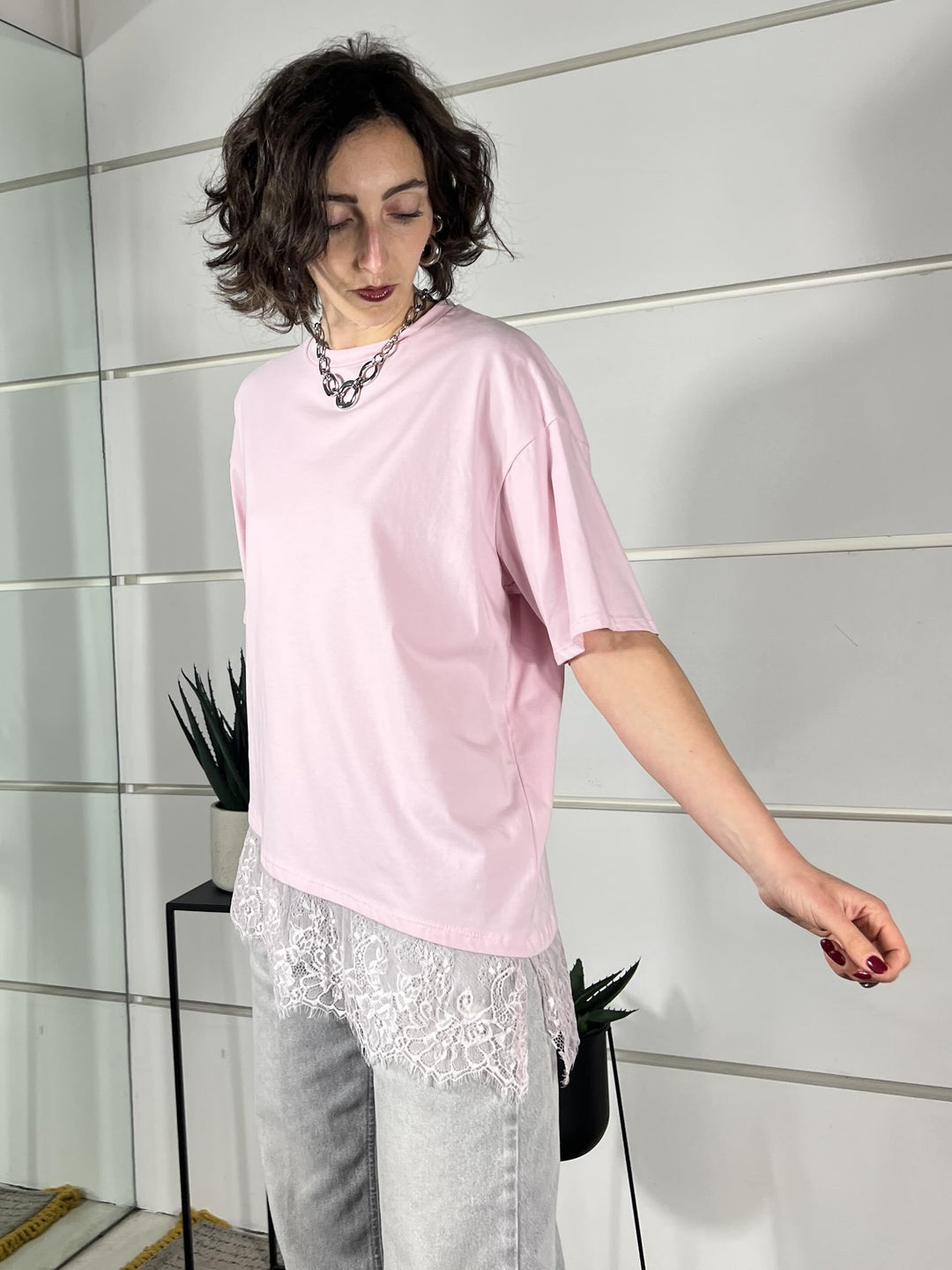 t-shirt manica corta asimmetrica con pizzo rosa 26MP8516ROSA FEMME SELECTION