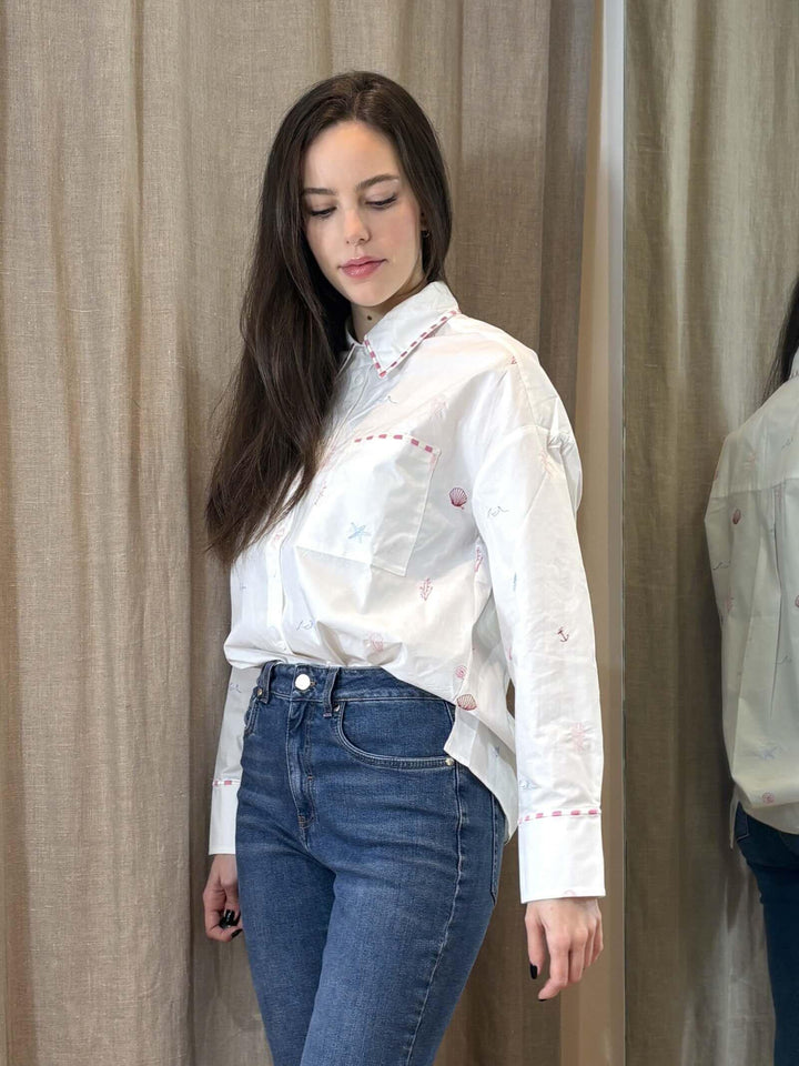 camicia bianca con ricami rosa rossi e azzurri RICETTA009 PENNY BLACK