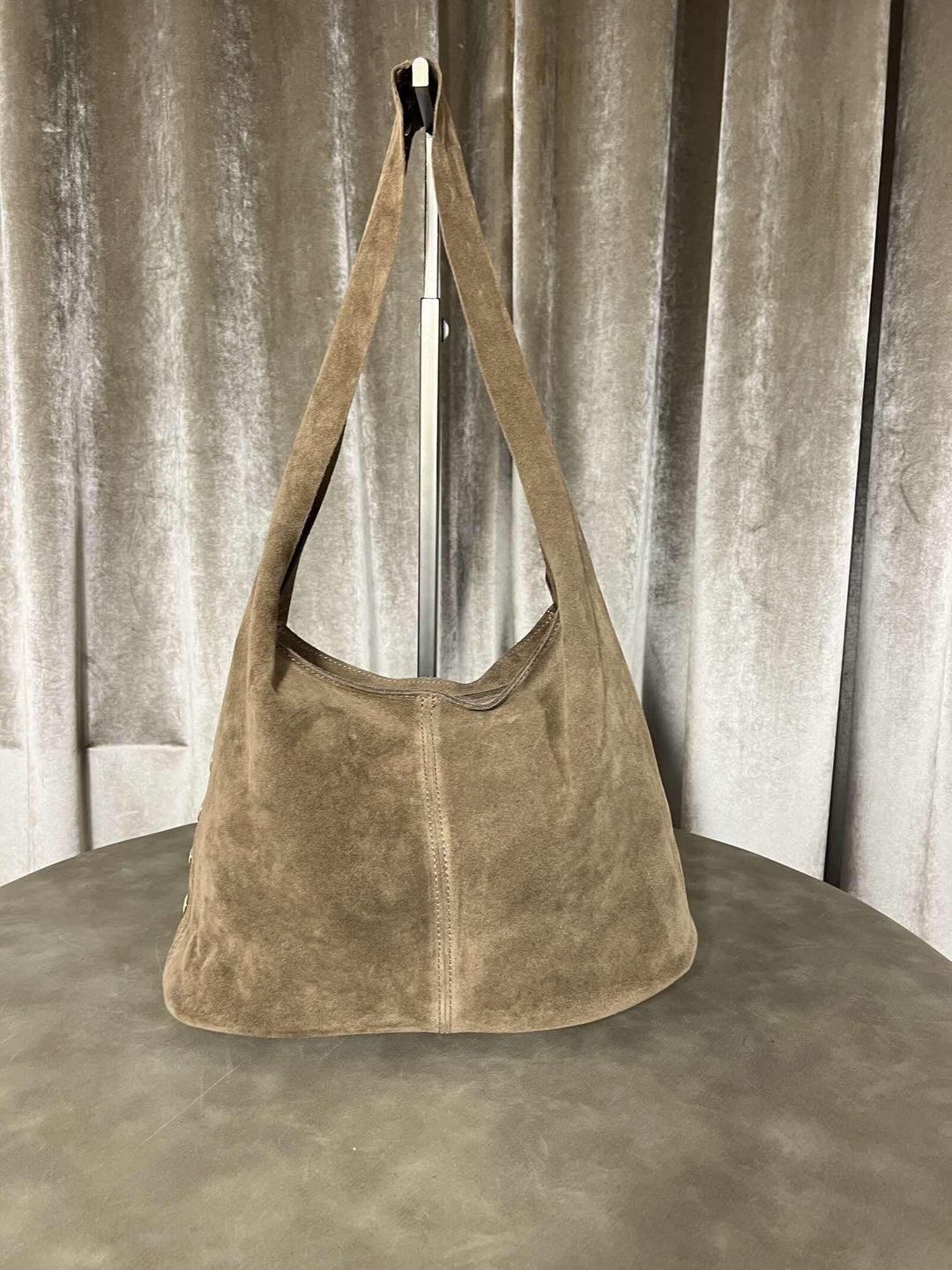 borsa in camoscio con borchie chiusura con zip tortora 268428TORTORA FEMME CAFE SELECTION