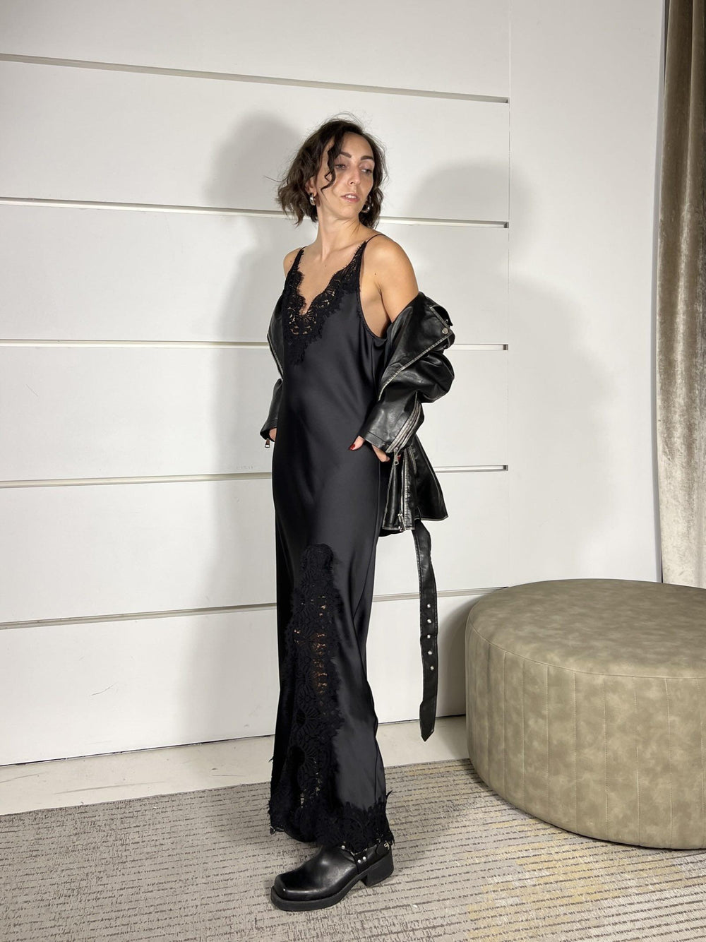 abito lungo satin in pizzo con spacco nero 37551NERO TENSIONE IN