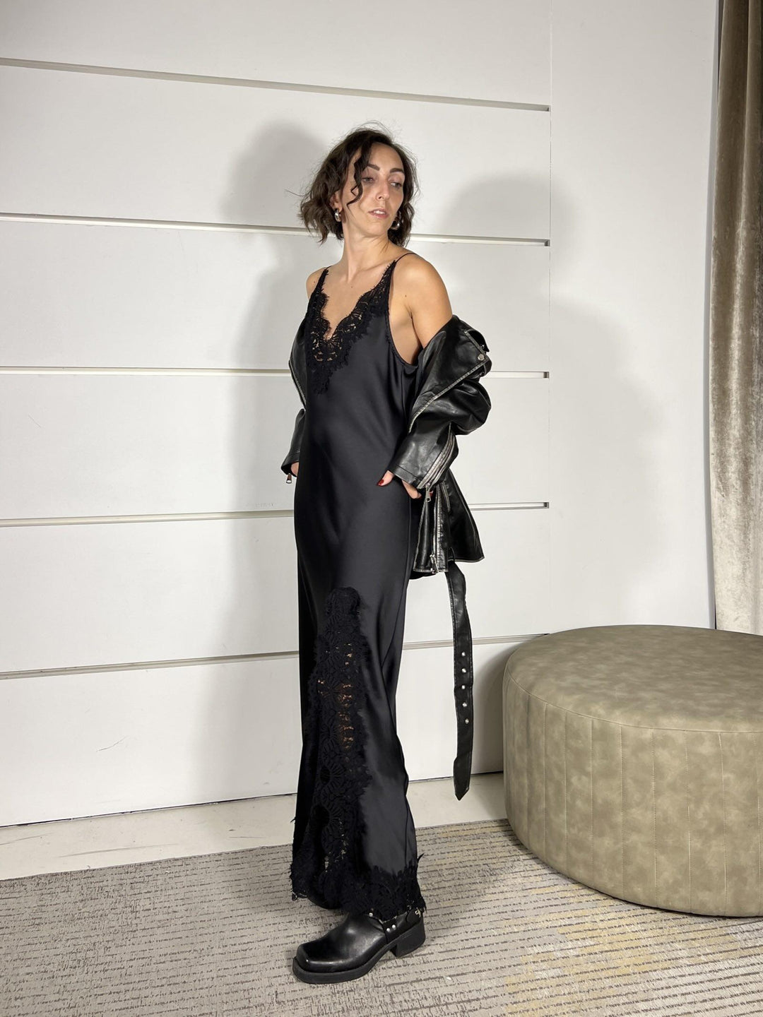 abito lungo satin in pizzo con spacco nero 37551NERO TENSIONE IN