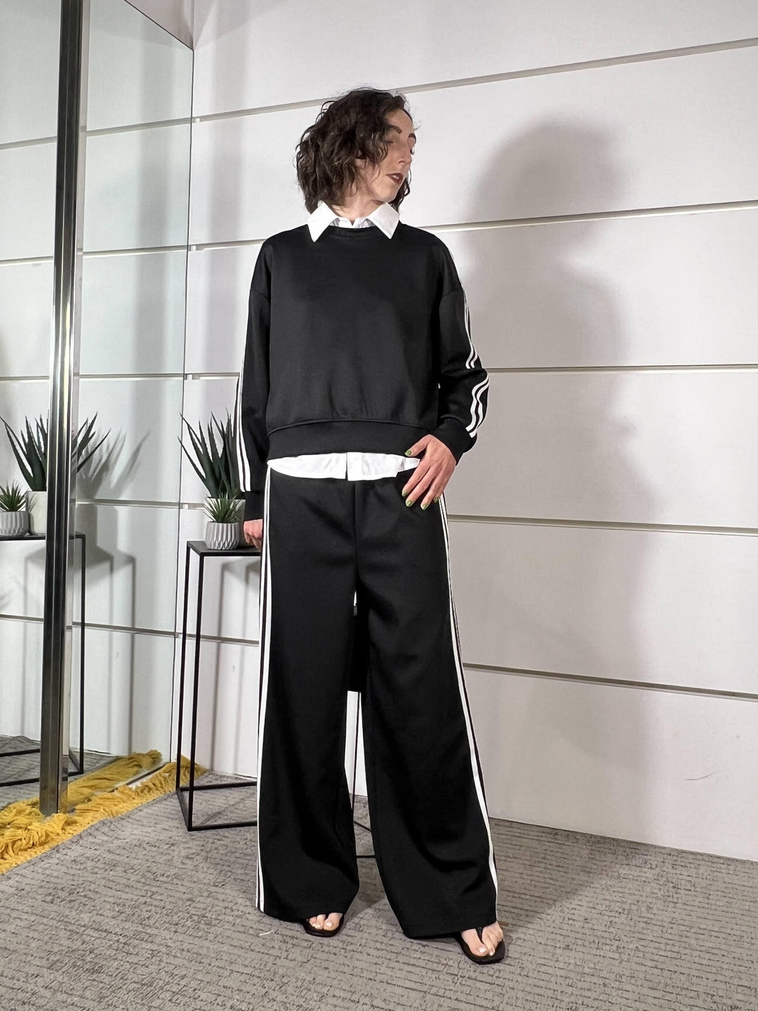 compelto felpa e pantalone con bande a lato nero 26MP8328/1NERO FEMME SELECTION