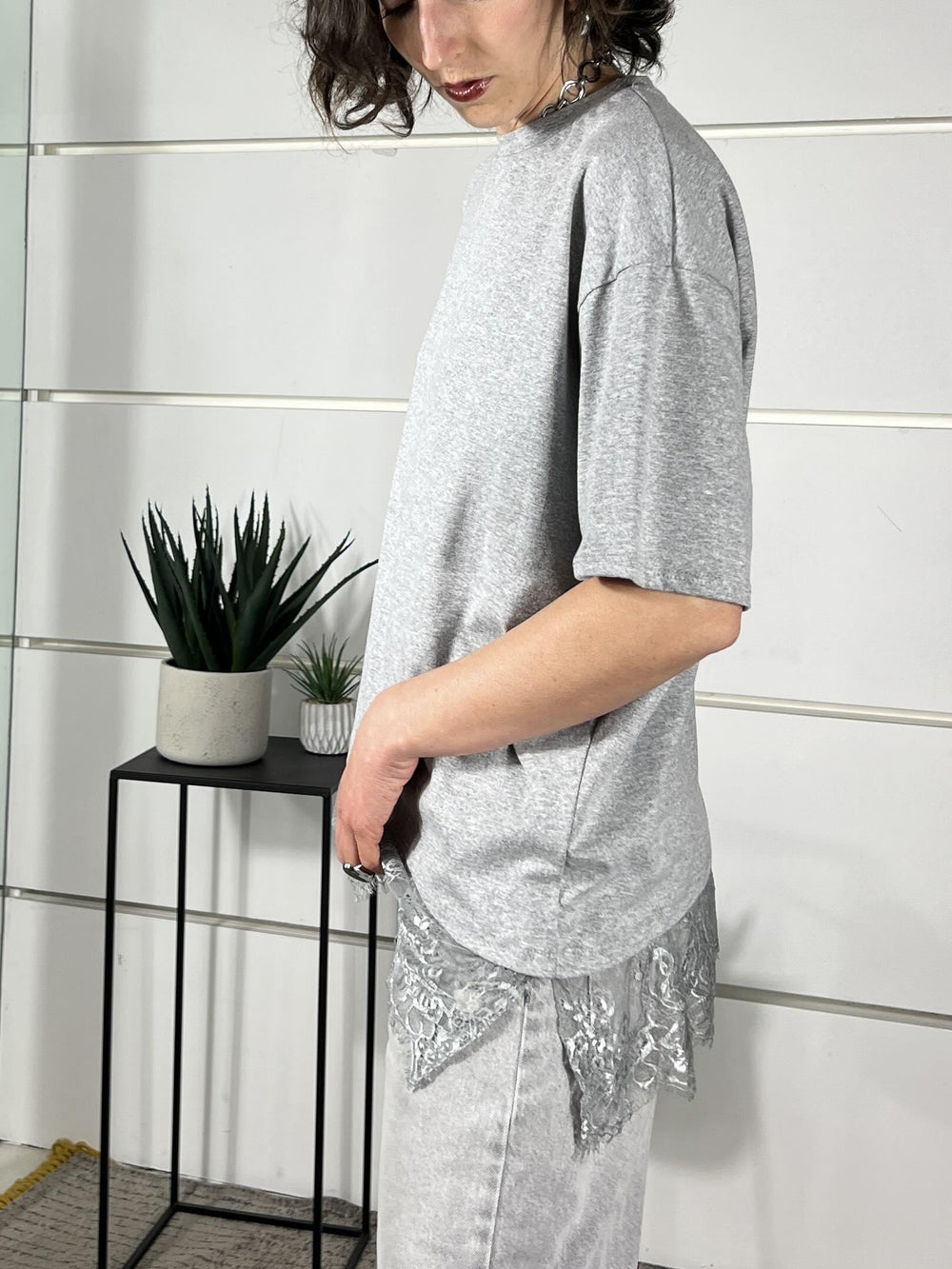 t-shirt manica corta asimmetrica con pizzo grigio melange 26MP8516GRIGIO MELANGE FEMME SELECTION