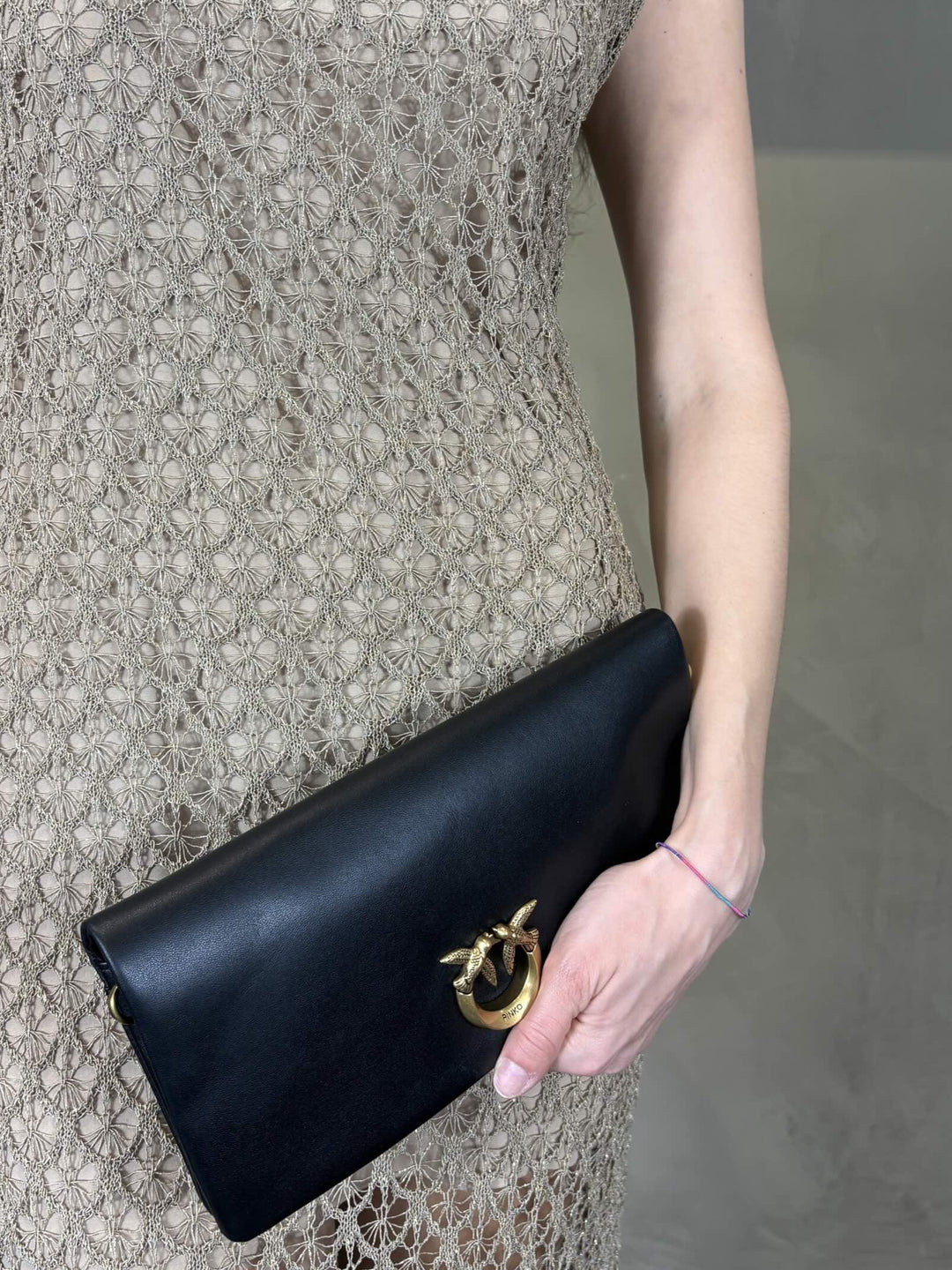 pochette a tracolla nera e oro CLICK SOFT HORIZONTAL CLASSICZ99Q PINKO