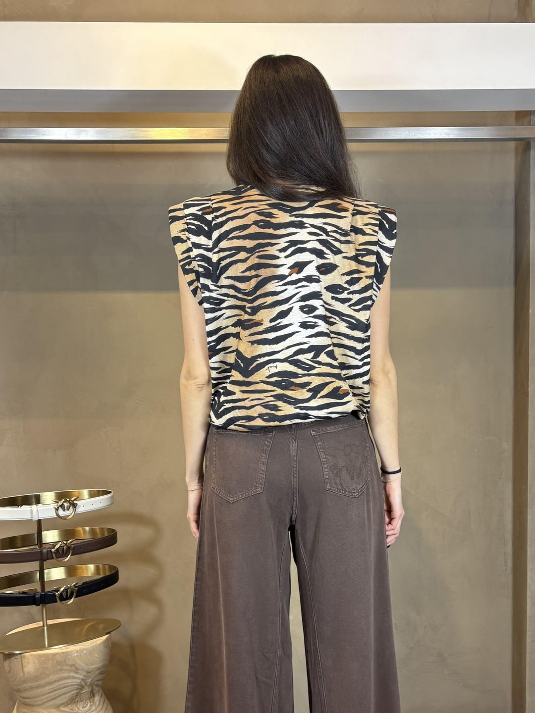 t-shirt smanicata con spalline tigrata MYRANDAZC8 PINKO