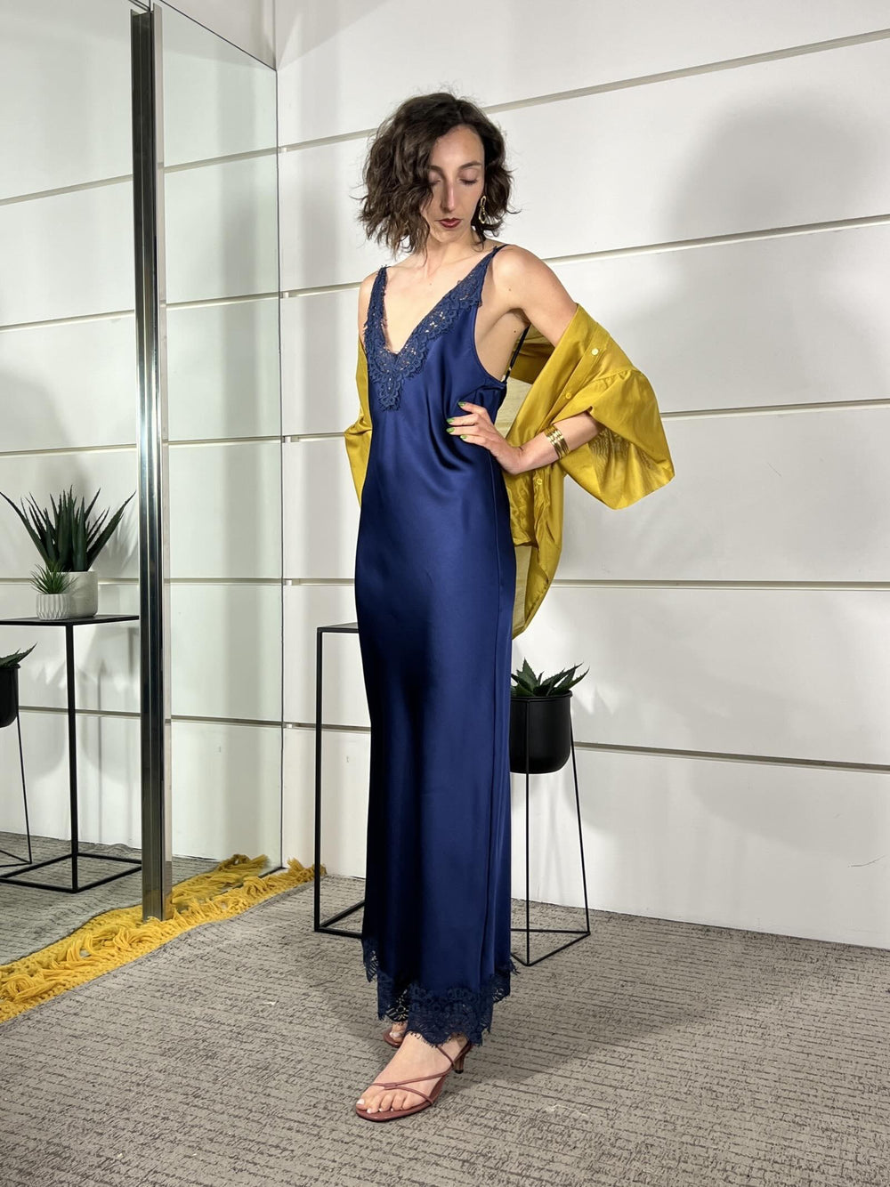abito lungo saton con inserto in pizzo blu 38960BLU TENSIONE IN