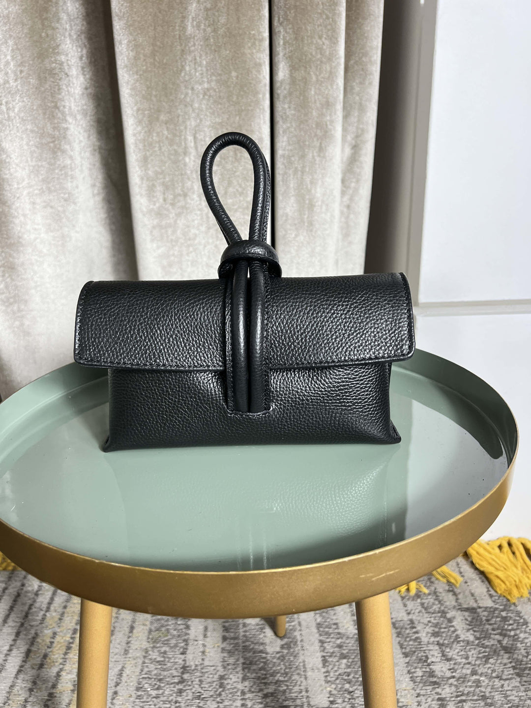 BORSA A NODO IN PELLE NERA 200414NERO FEMME CAFE SELECTION