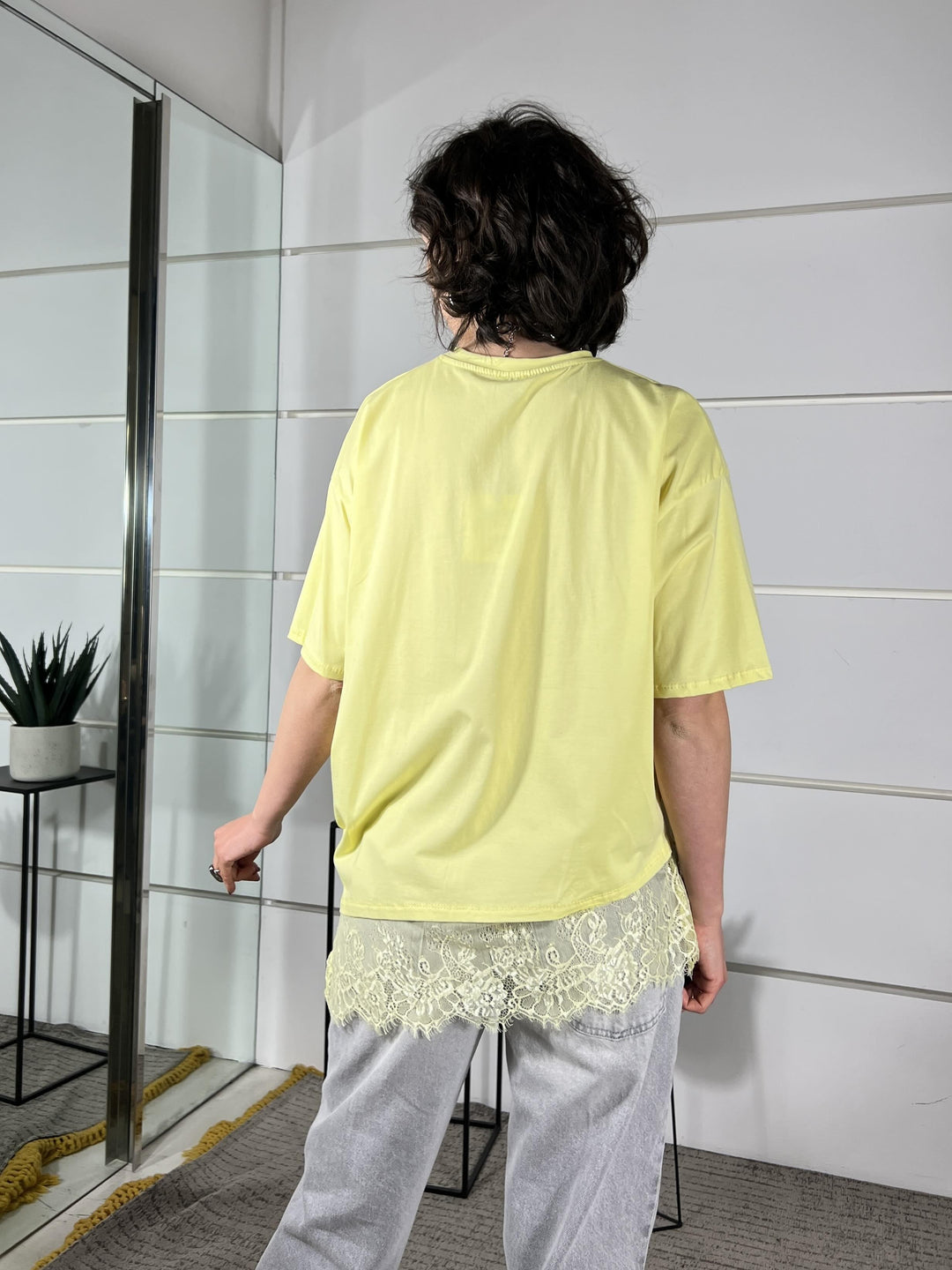 t-shirt manica corta asimmetrica con pizzo gialla 26MP8516GIALLO FEMME SELECTION