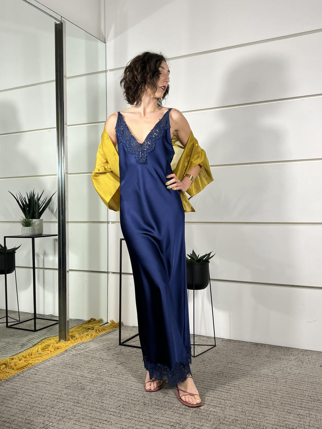 abito lungo saton con inserto in pizzo blu 38960BLU TENSIONE IN