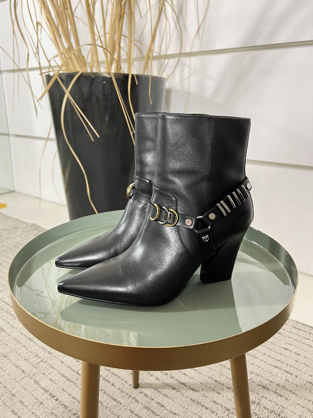 STIVALE IN PELLE NERO CON FIBBIA CON BORCHIE VIOLA 02Z99 PINKO