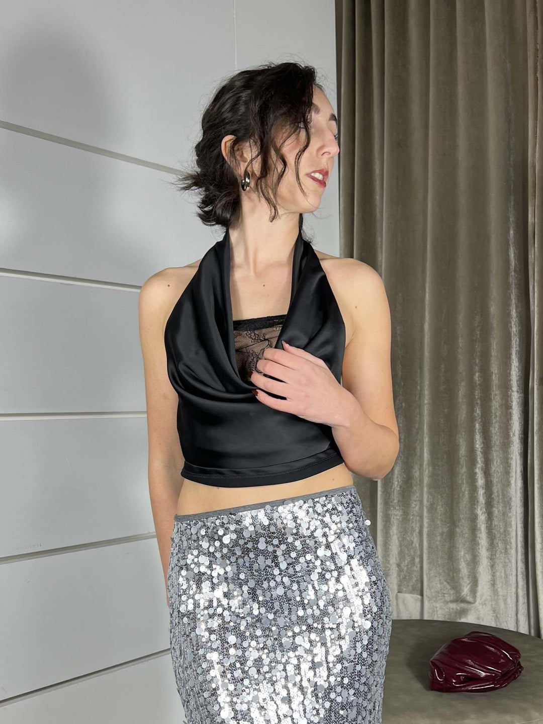 top satin scollo a gronda e pizzo nero RVS-P050NERO HAVE ONE