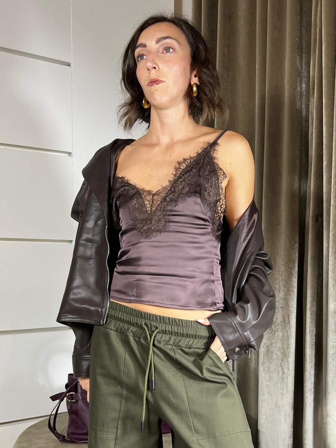 TOP SATIN IN PIZZO MORO IN VISCOSA ELASTICIZZATA TF0790MORO VICOLO