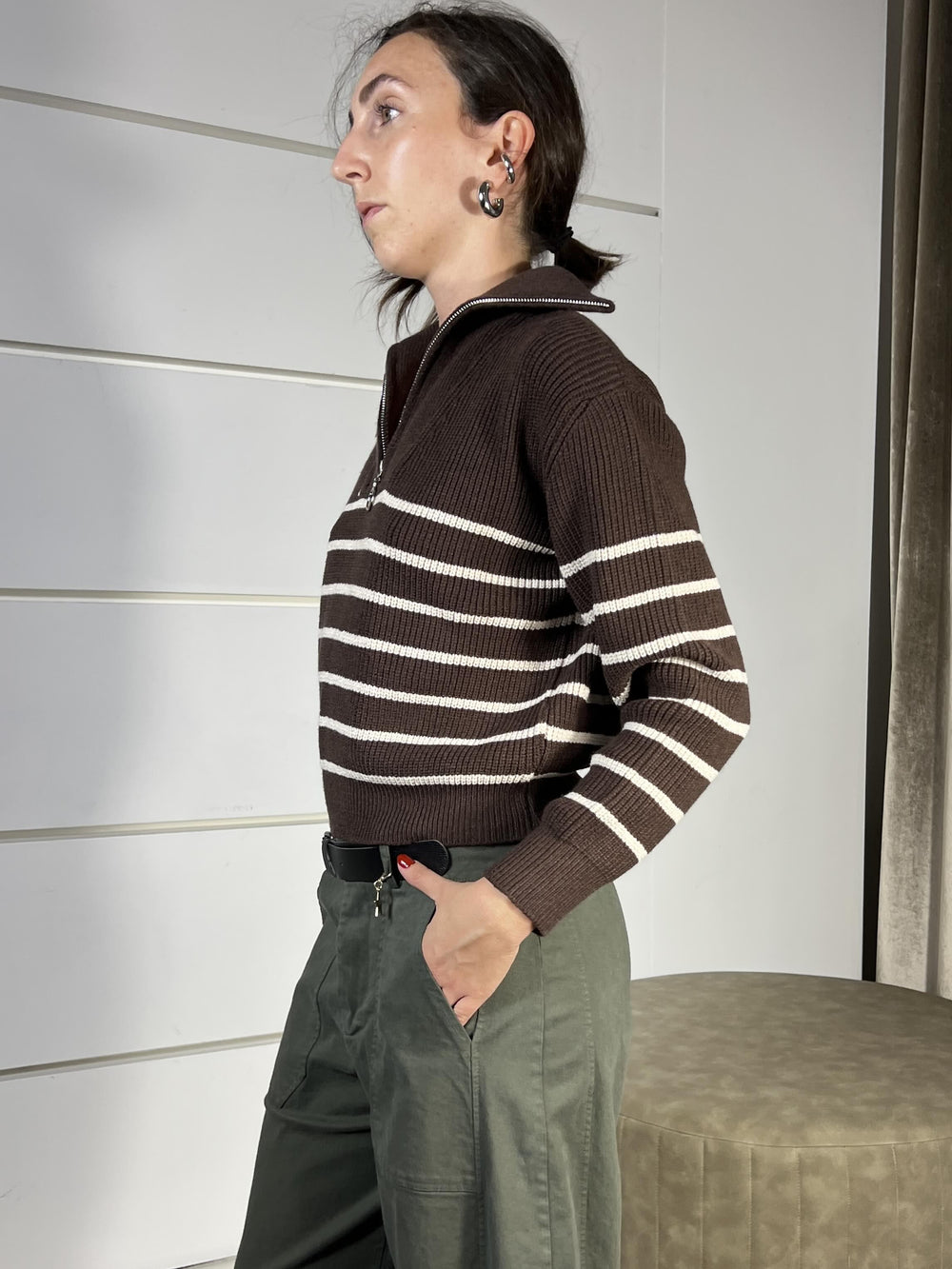 MAGLIONE A RIGHE MORO CON ZIP M92039MORO SUSY MIX