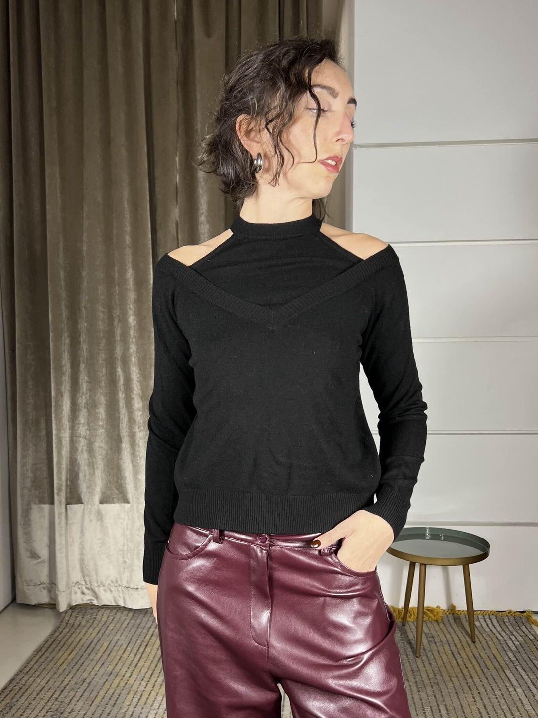 maglia con cut-out e dettaglio a v nera 250910NERO SUSY MIX