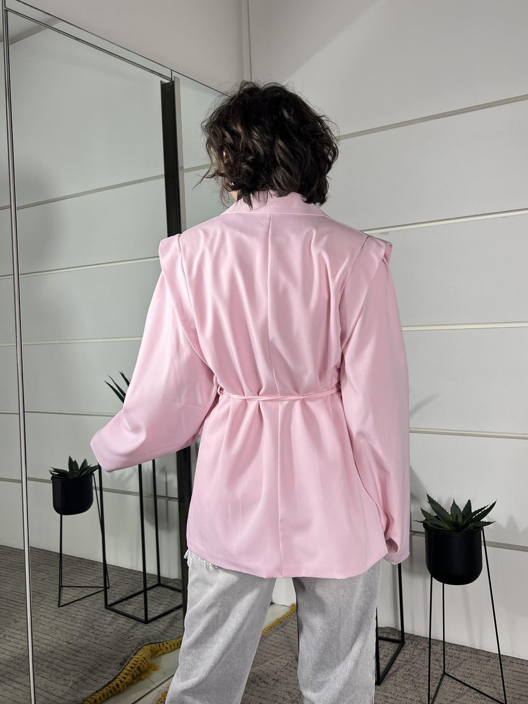 giacca viscosa ,spalla scesa con aletta e manica ampia,cintura a filo punto vita.95% poliestere 5% elastane. 26MP25076ROSA FEMME SELECTION