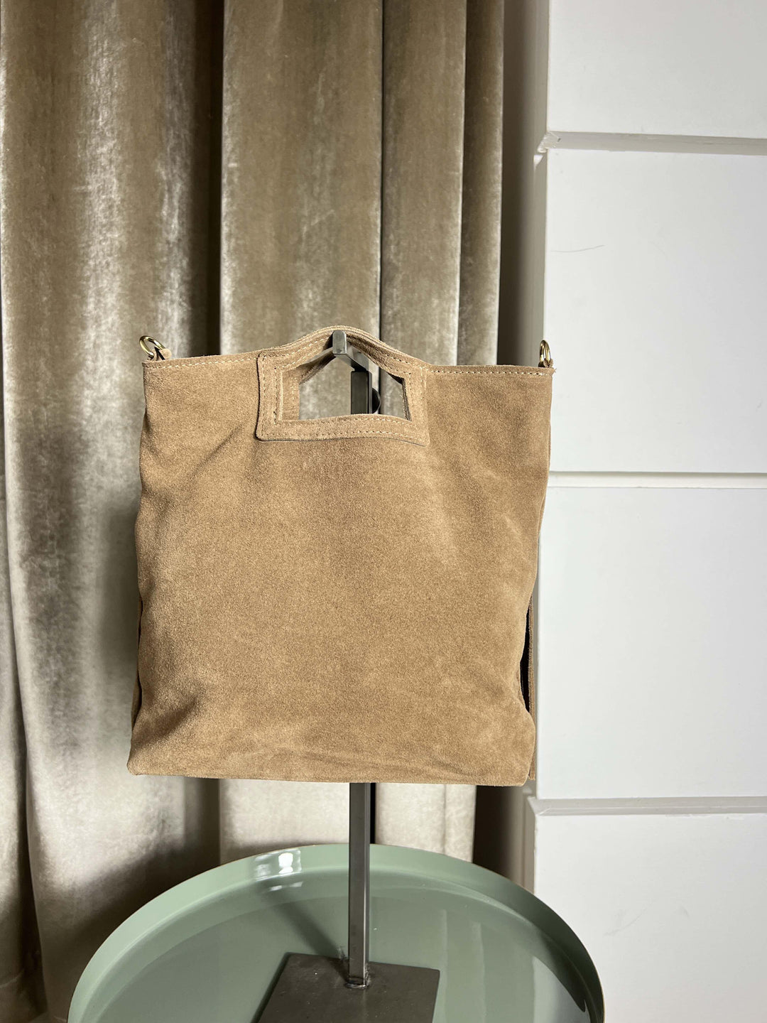 Borsa taupe scuro in camoscio in vera pelle con frange e borchie 267425TAUPE SCURO FEMME CAFE SELECTION