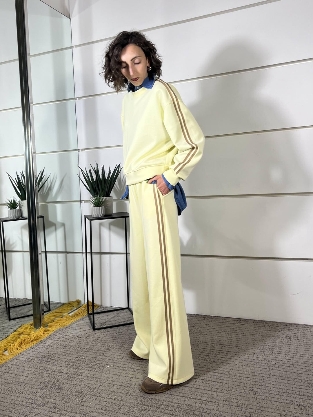 compelto felpa e pantalone con bande a lato giallo 26MP8328/1GIALLO FEMME SELECTION