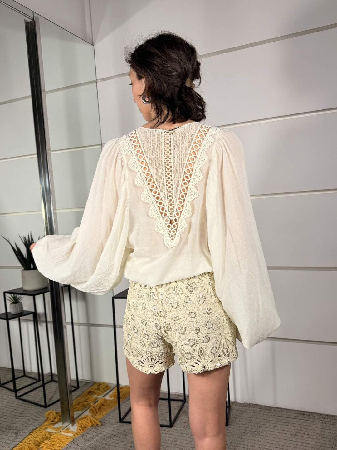 blusa con inserto in pizzo nel retro R02Y1021BURRO PHILIA LOFT