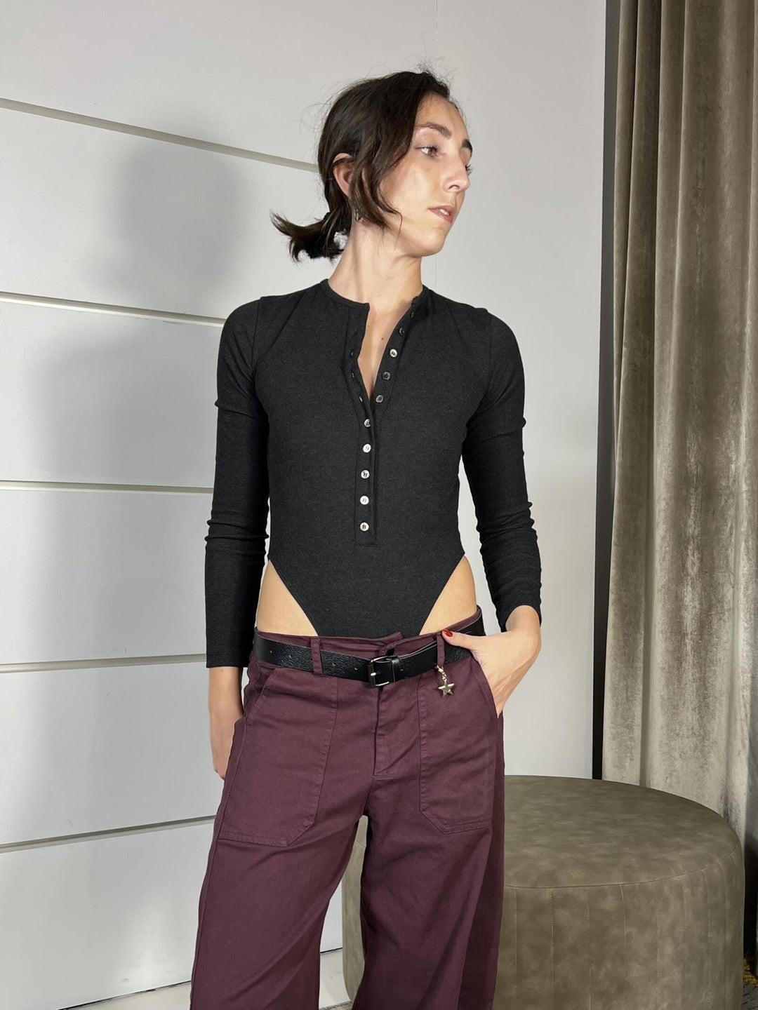 t-shirt a costine a body manica lunga con bottoncini, sgambato grigio scuro UF0093GRIGIO SCURO VICOLO