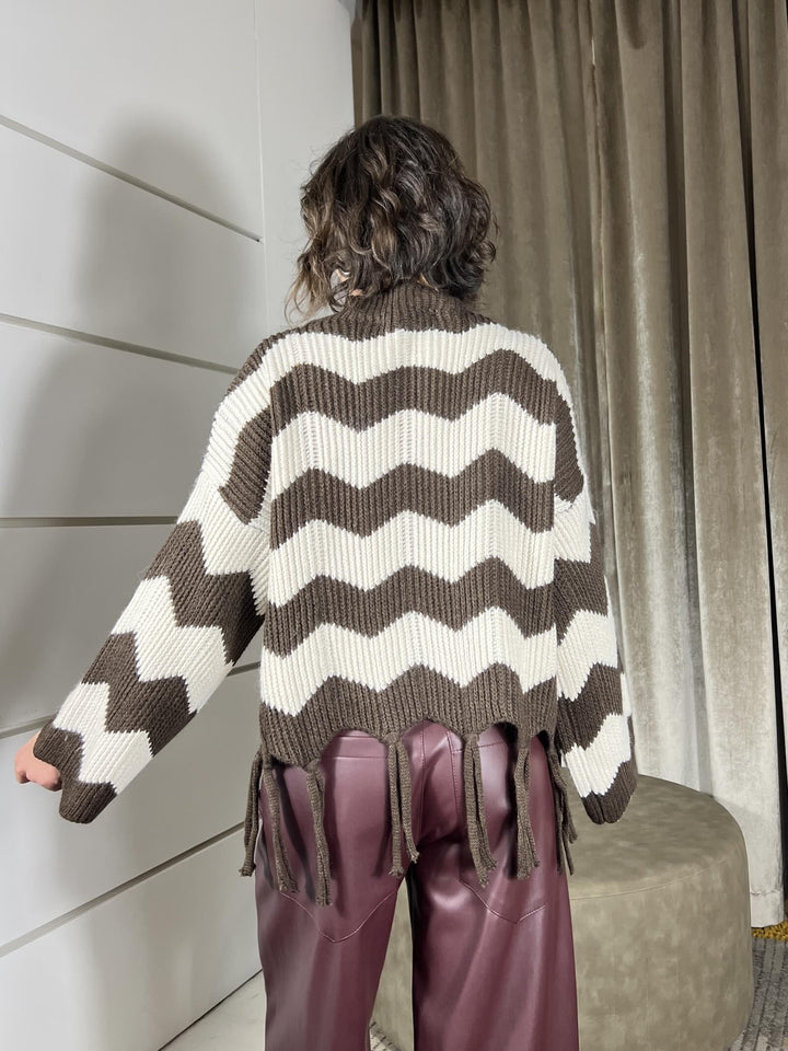 maglia collo alto con frange e nodini sul fondo e disegno zig zag cioccolato e panna MHO-P311CIOCCOLATO/PANNA HAVE ONE