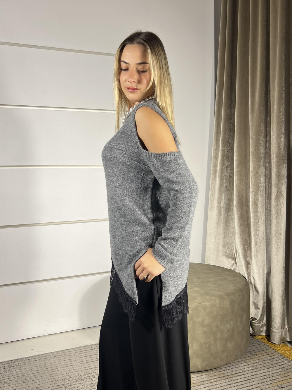 maglione grigio con cut out pizzo sotto asimmetrico MFP-P185GRIGIO HAVE ONE