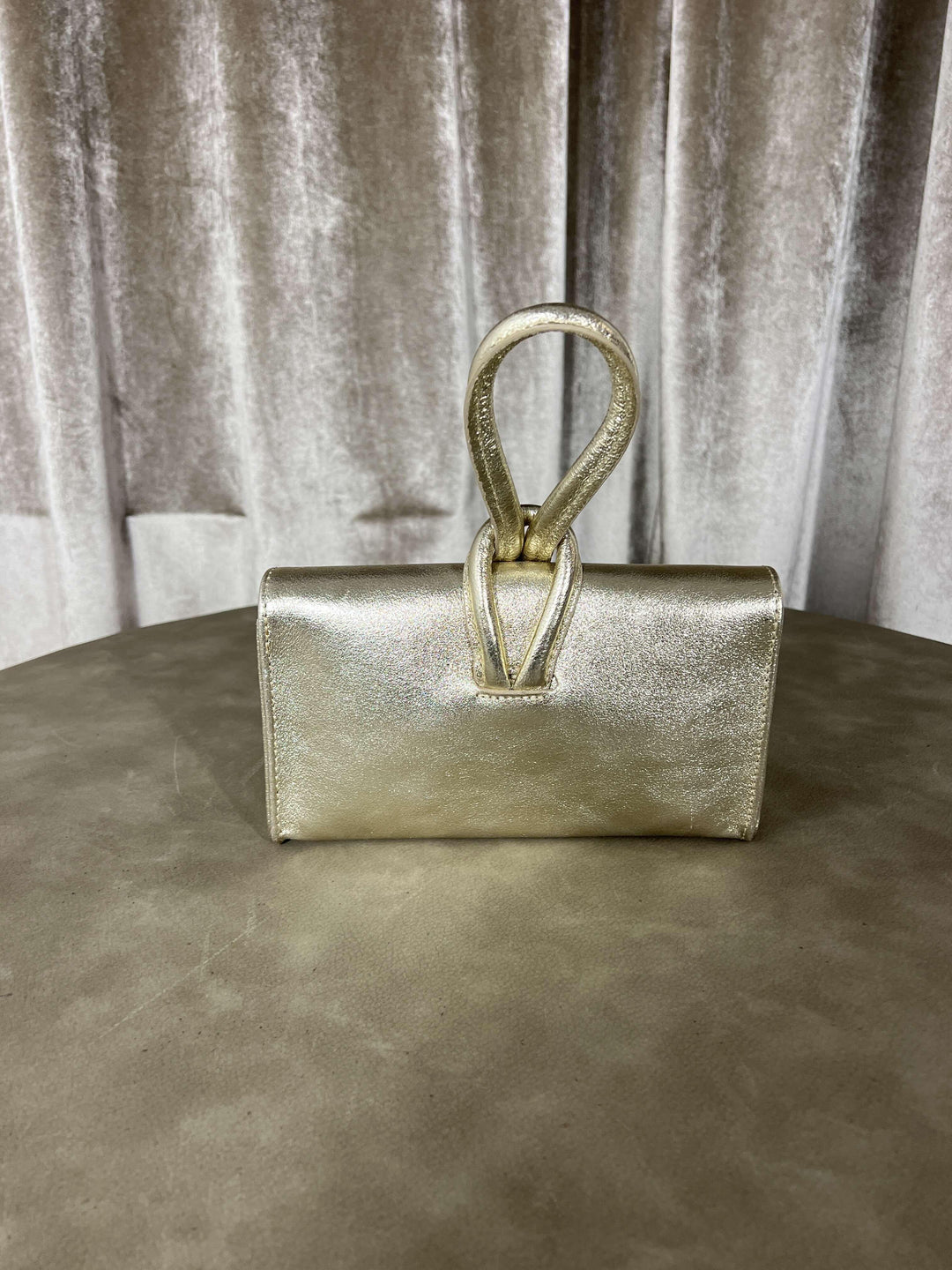 borsa nodo in pelle con tracolla regolabile oro 200414ORO FEMME CAFE SELECTION