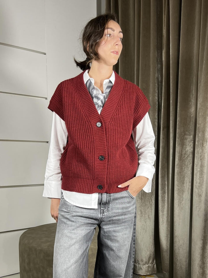GILET BORDEAUX SCOLLO A V CON BOTTONI 55030FBORDEAUX VICOLO